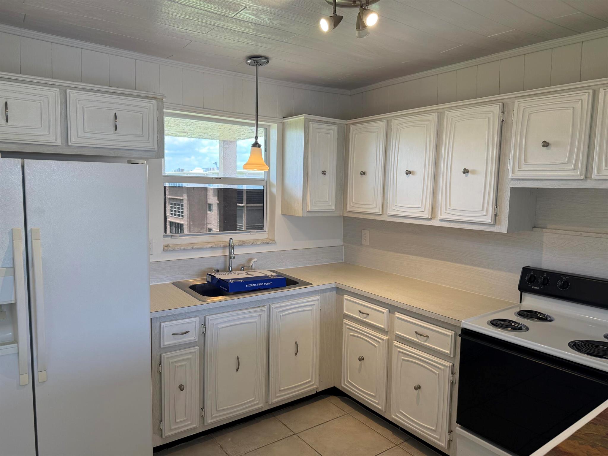 LAKESIDE VILLAGE CONDO 10 - Residential