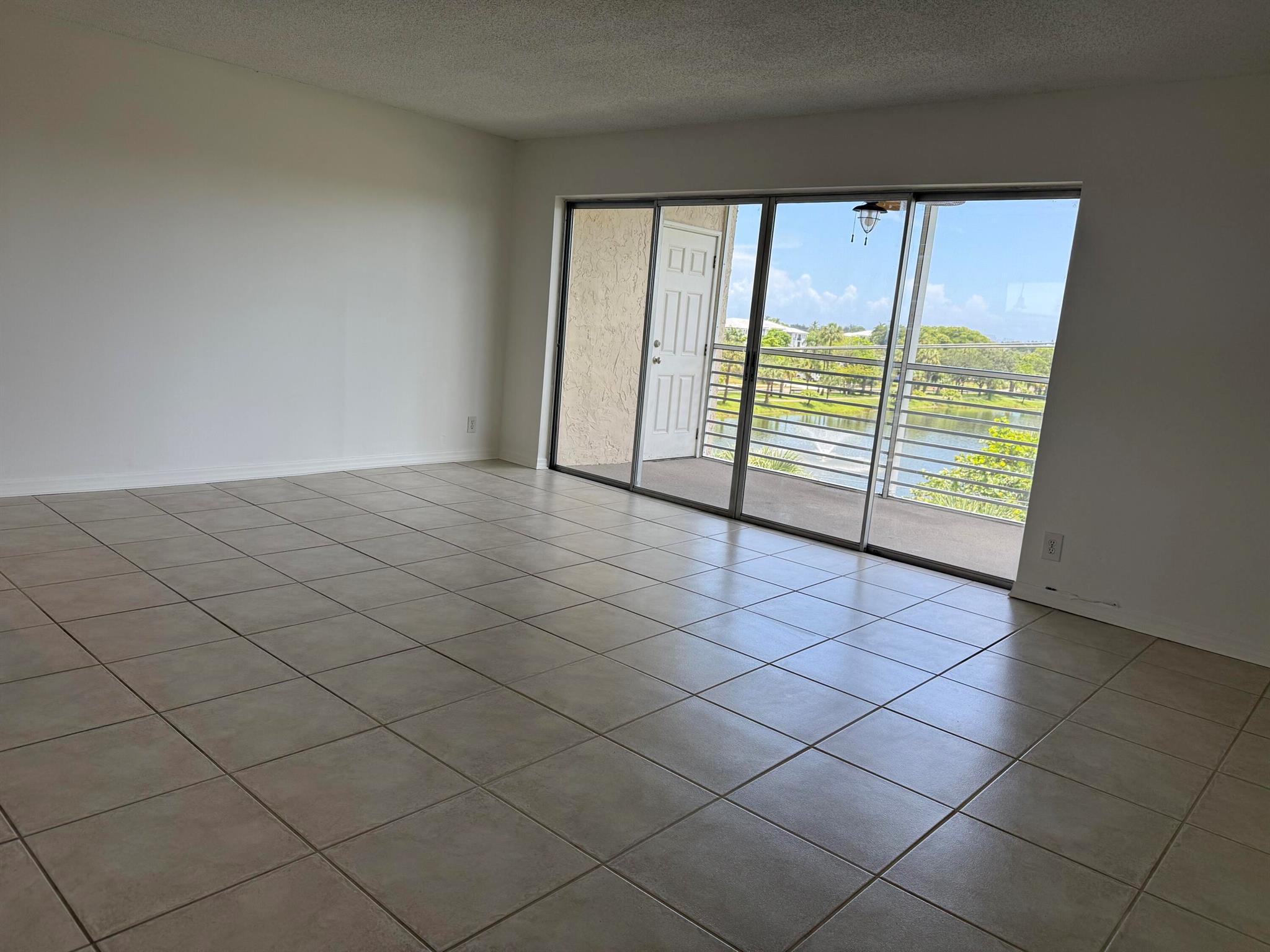 LAKESIDE VILLAGE CONDO 10 - Residential