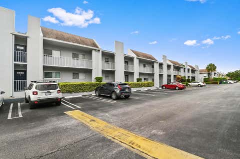 Photo of 2860 SW 22nd Avenue #4040, Delray Beach, FL 33445 (MLS # B26039775)