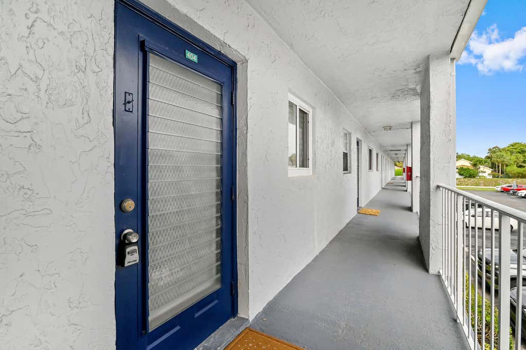 Photo of 2860 SW 22nd Avenue #4040, Delray Beach, FL 33445 (MLS # B26039775)