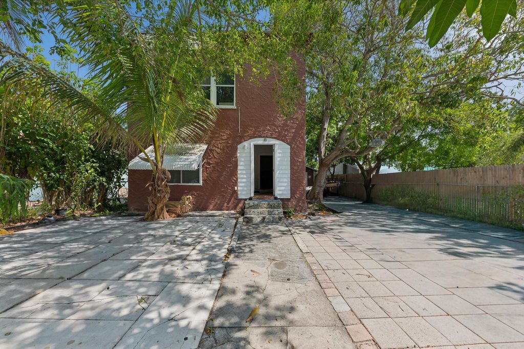 Photo of 427 El Prado, West Palm Beach, FL 33405 (MLS # B26027856)