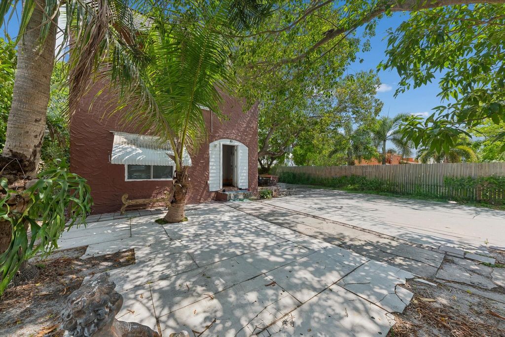 Photo of 427 El Prado, West Palm Beach, FL 33405 (MLS # B26027856)