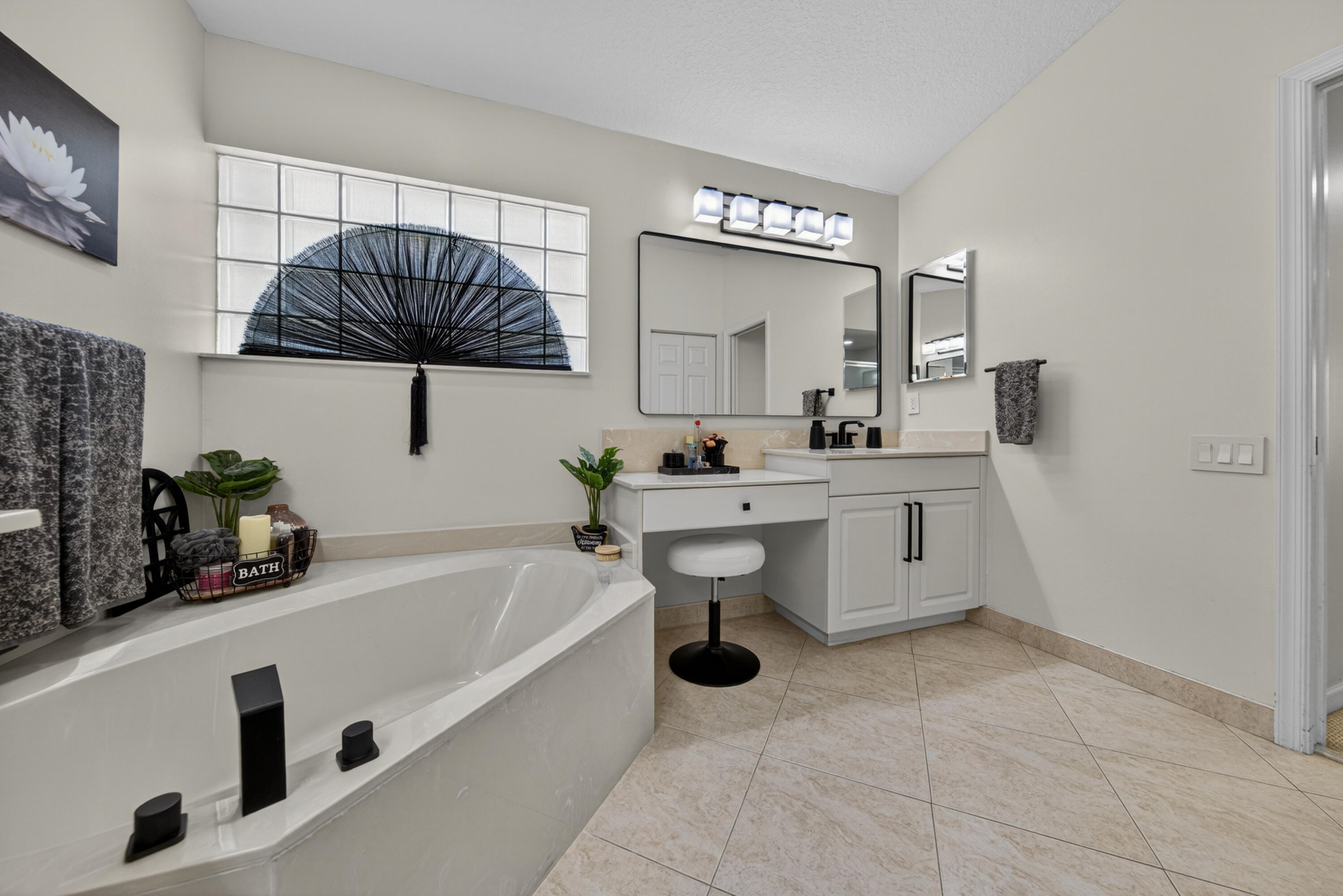 Cascades Lakes - Residential