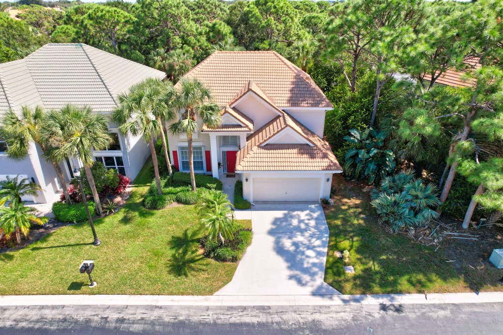 Photo of 17 Princewood Lane, Palm Beach Gardens, FL 33410 (MLS # R11028995)