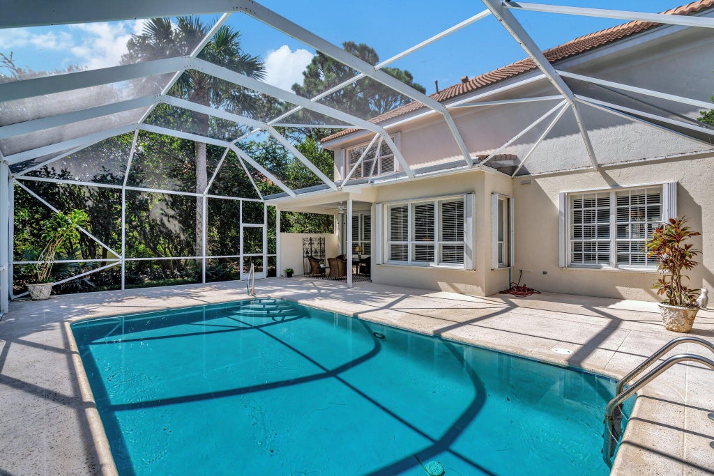 Photo of 17 Princewood Lane, Palm Beach Gardens, FL 33410 (MLS # R11028995)