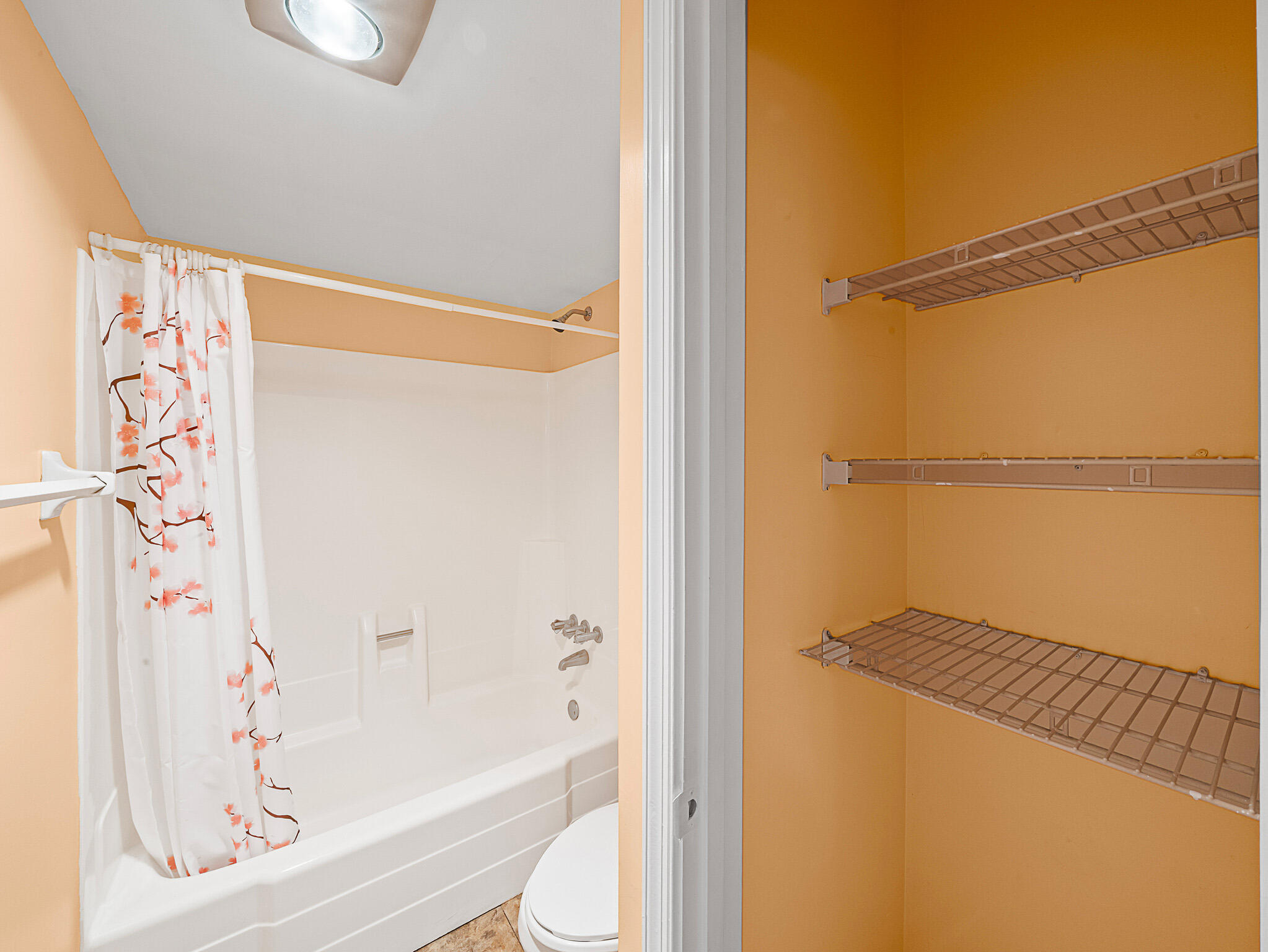 DEERFIELD PINES NORTH CONDO - Residential