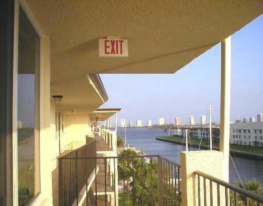 WATERFRONT COMMUNITY! BOAT SLIPS AVAIL TO BE PURCHASED OR RENTED FROM PRIVATE OWNERS, DEEP WATER ACCESS, NO FIXED BRIDGES. WALK TO FRIGATES WATERFRONT BAR & GRILL & OTHER SHOPS & RESTAURANTS. POOL, CLUBHOUSE, BBQ GRILLS.