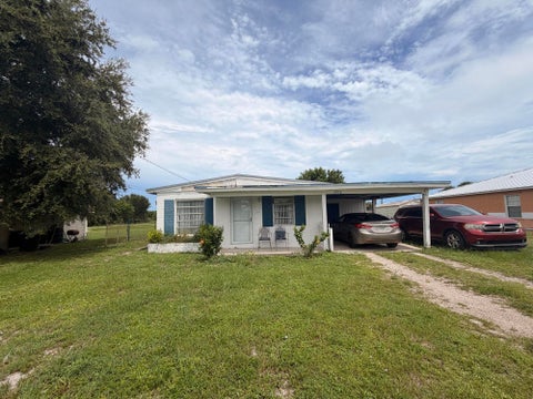Photo of 1906 N 16th Court, Fort Pierce, FL 34950 (MLS # B26072326)