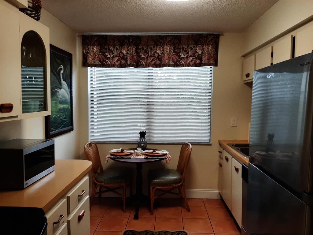 LAVERS RESORT & RACQUET CLUB - Residential Lease