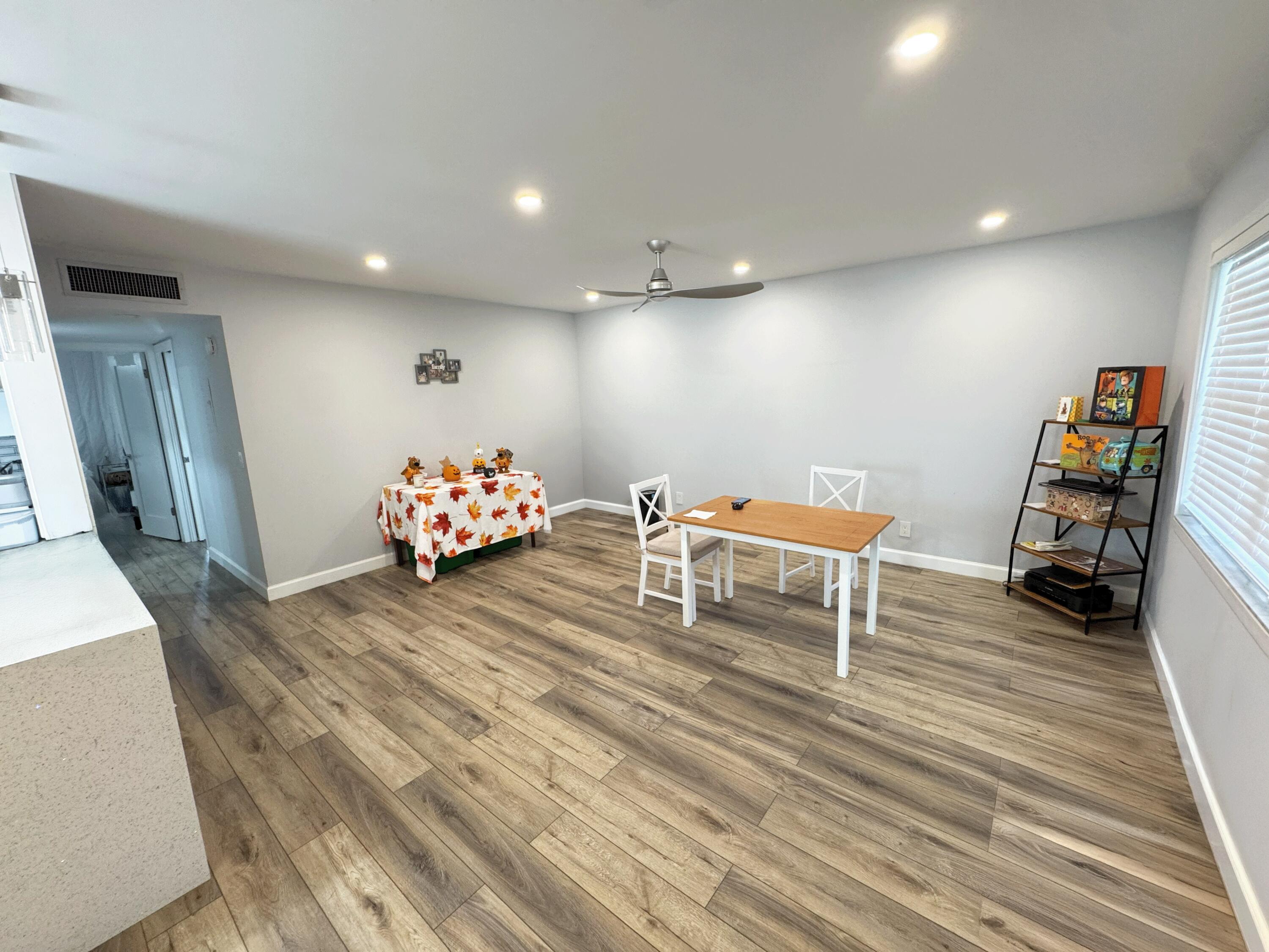 View photos, virtual tours, details... 812 Burgundy Q