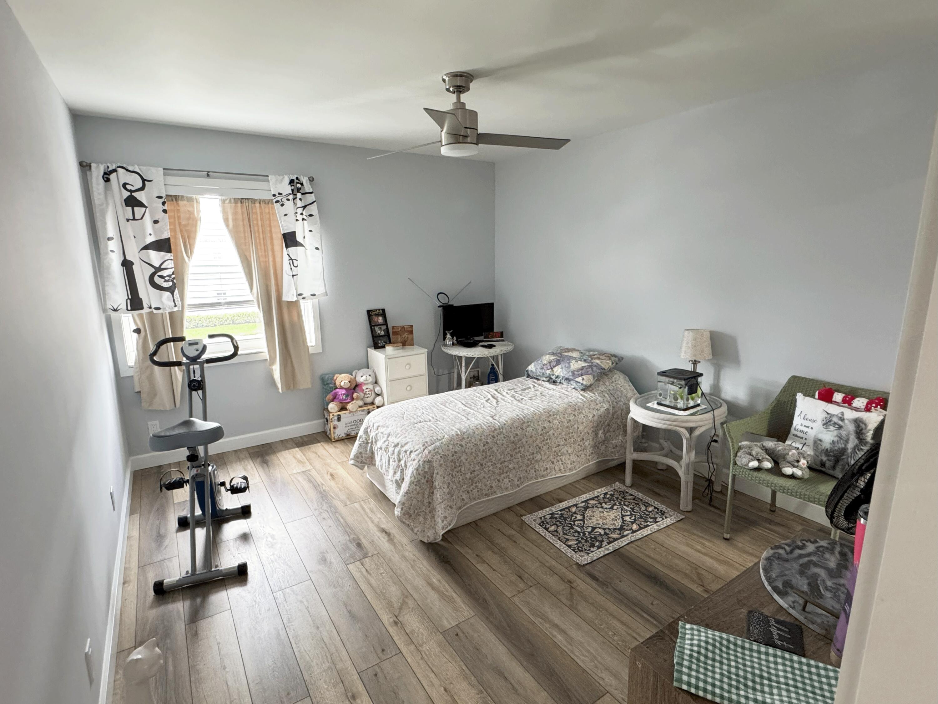 View photos, virtual tours, details... 812 Burgundy Q
