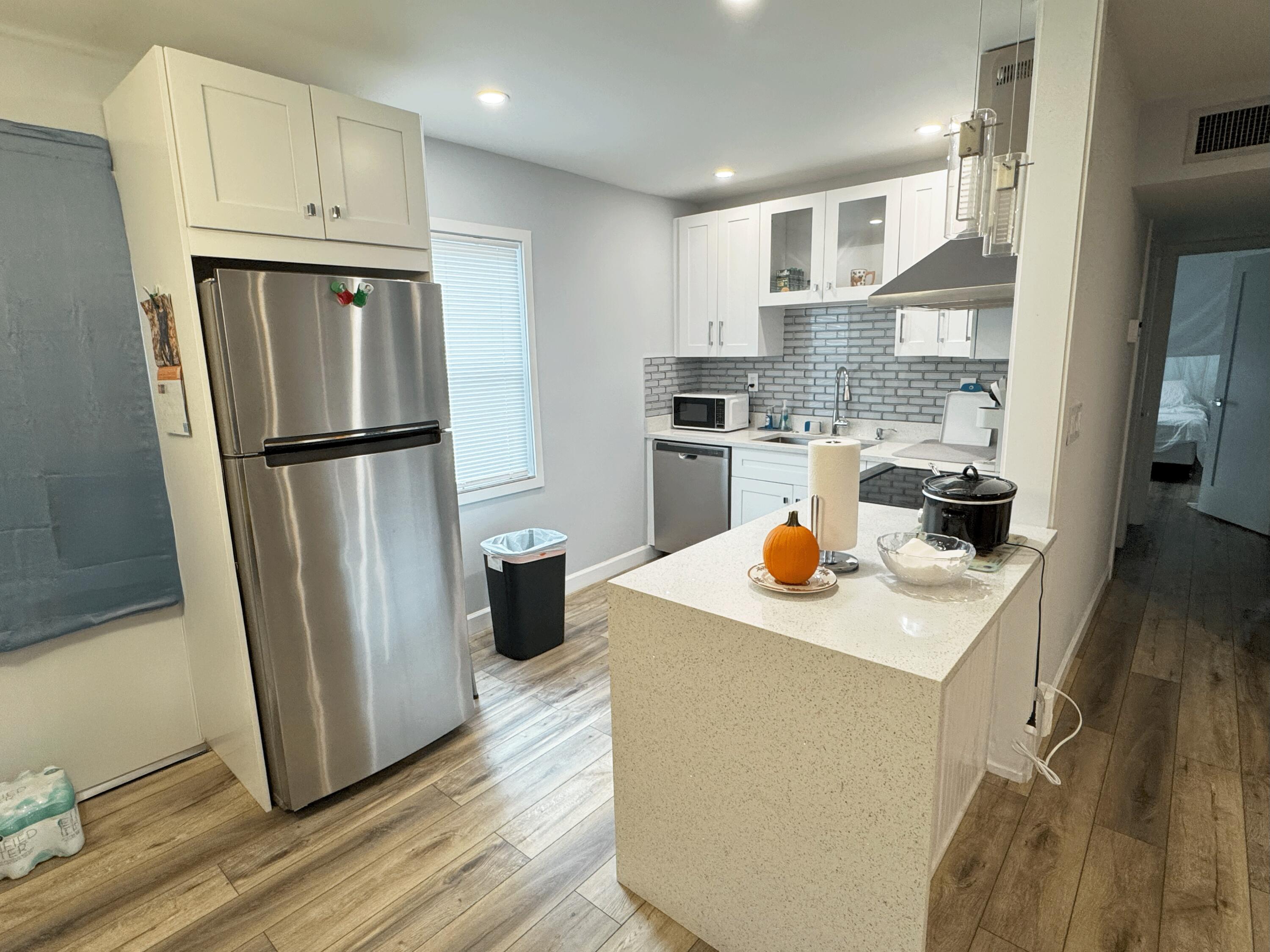 View photos, virtual tours, details... 812 Burgundy Q