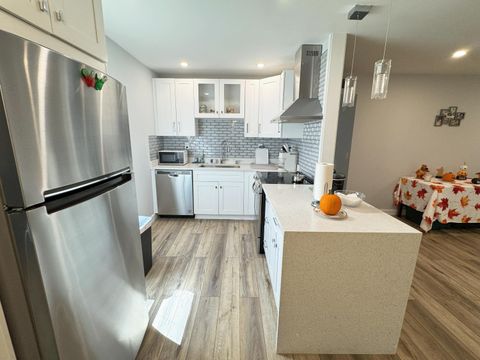 812 Burgundy Q Delray Beach FL 33484
