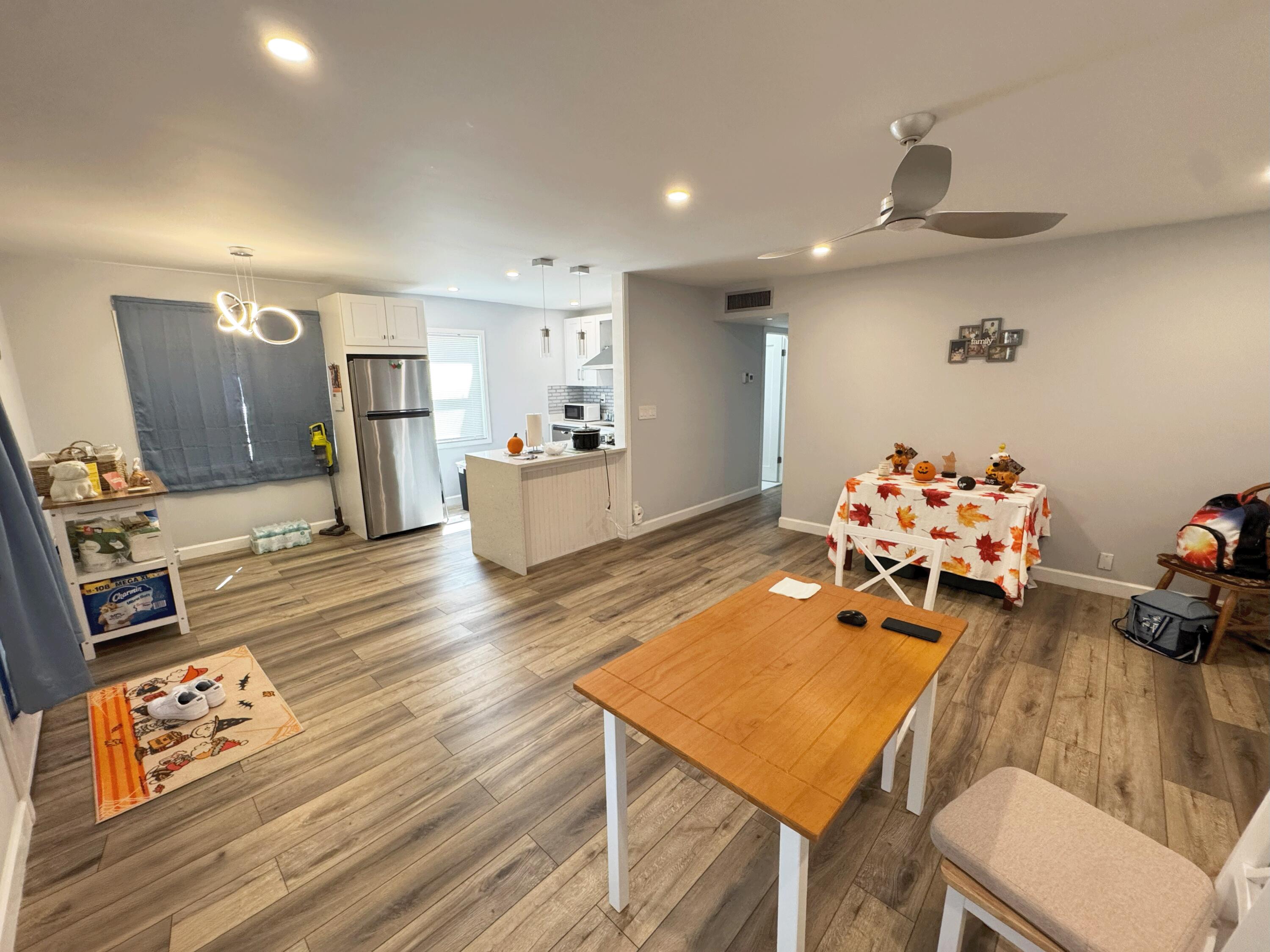 View photos, virtual tours, details... 812 Burgundy Q