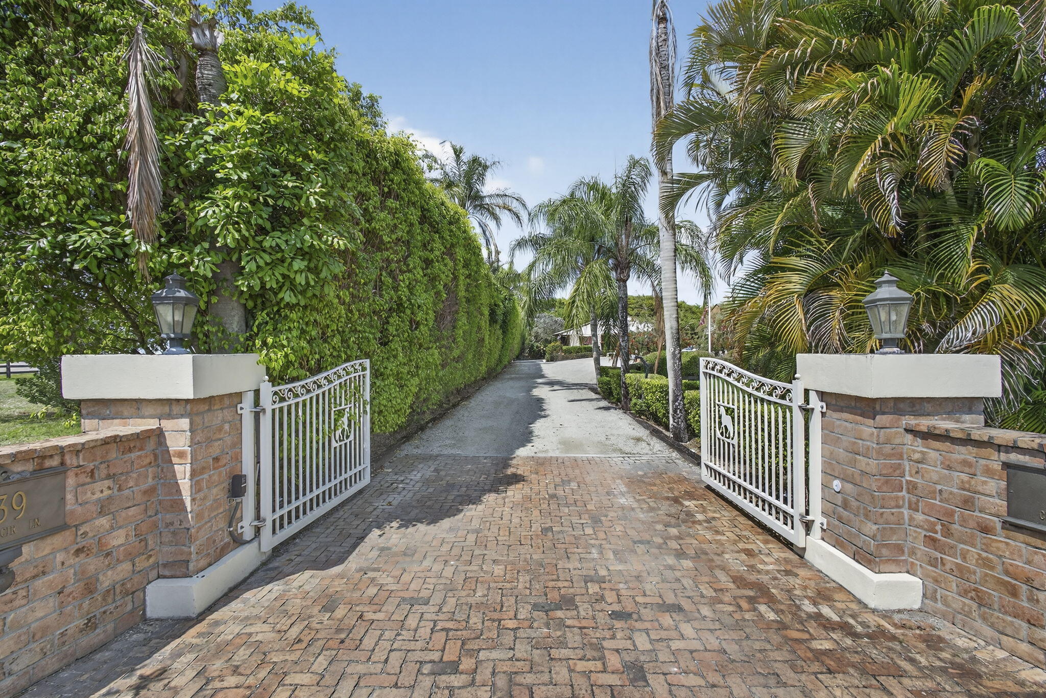 View photos, virtual tours, details... 739 Cindy Circle Lane