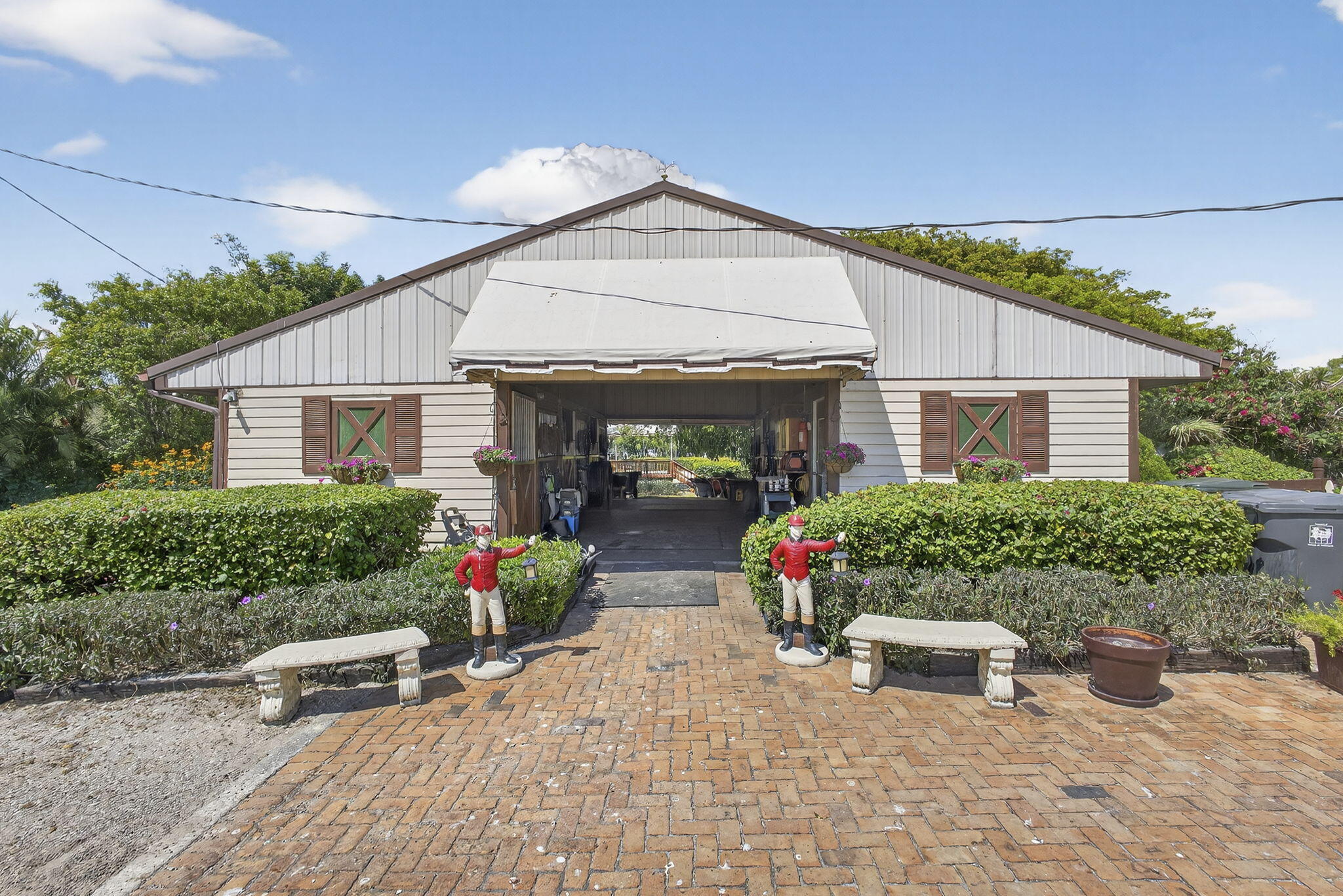 View photos, virtual tours, details... 739 Cindy Circle Lane