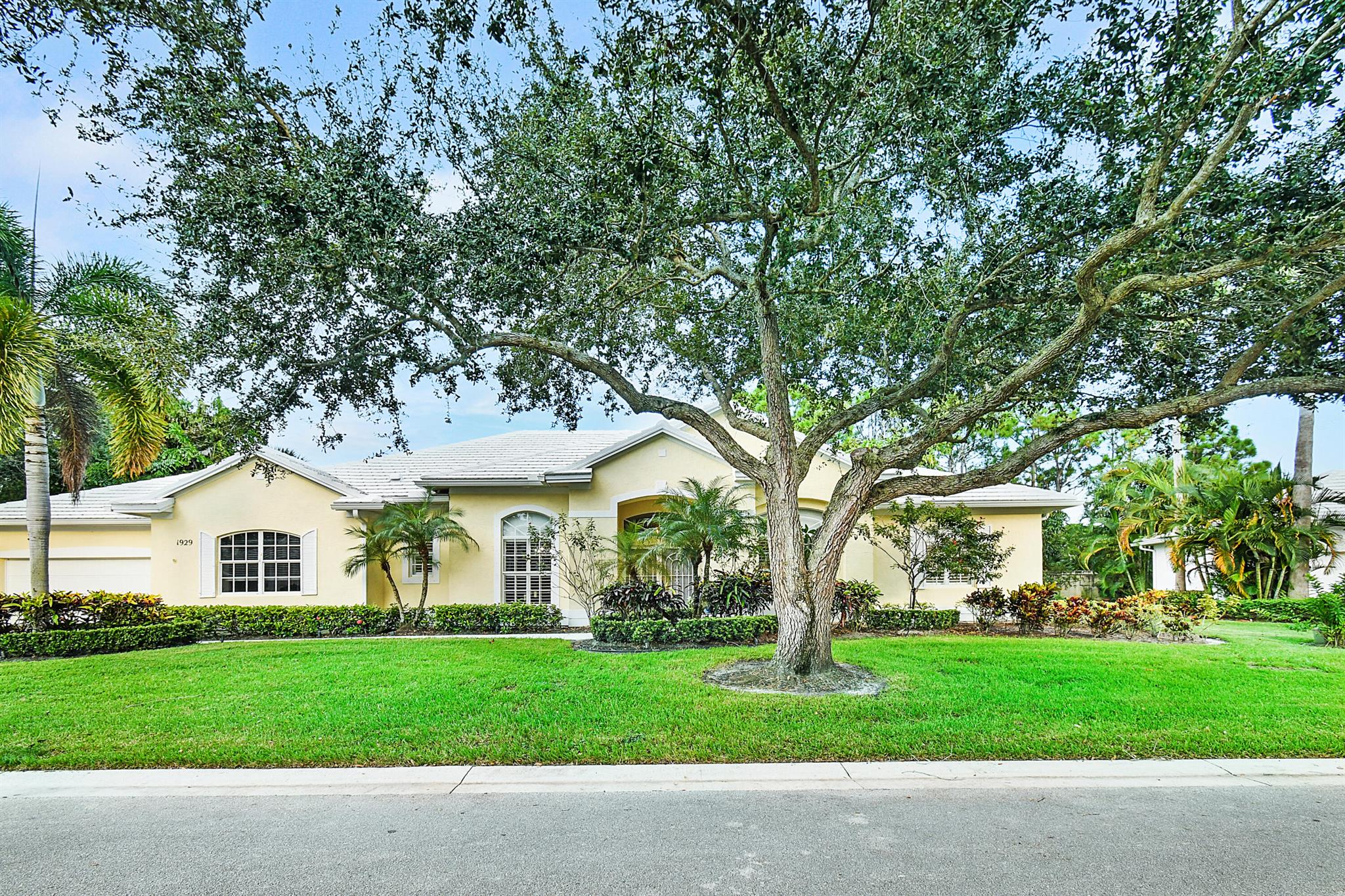 1929 SW Bradford Place