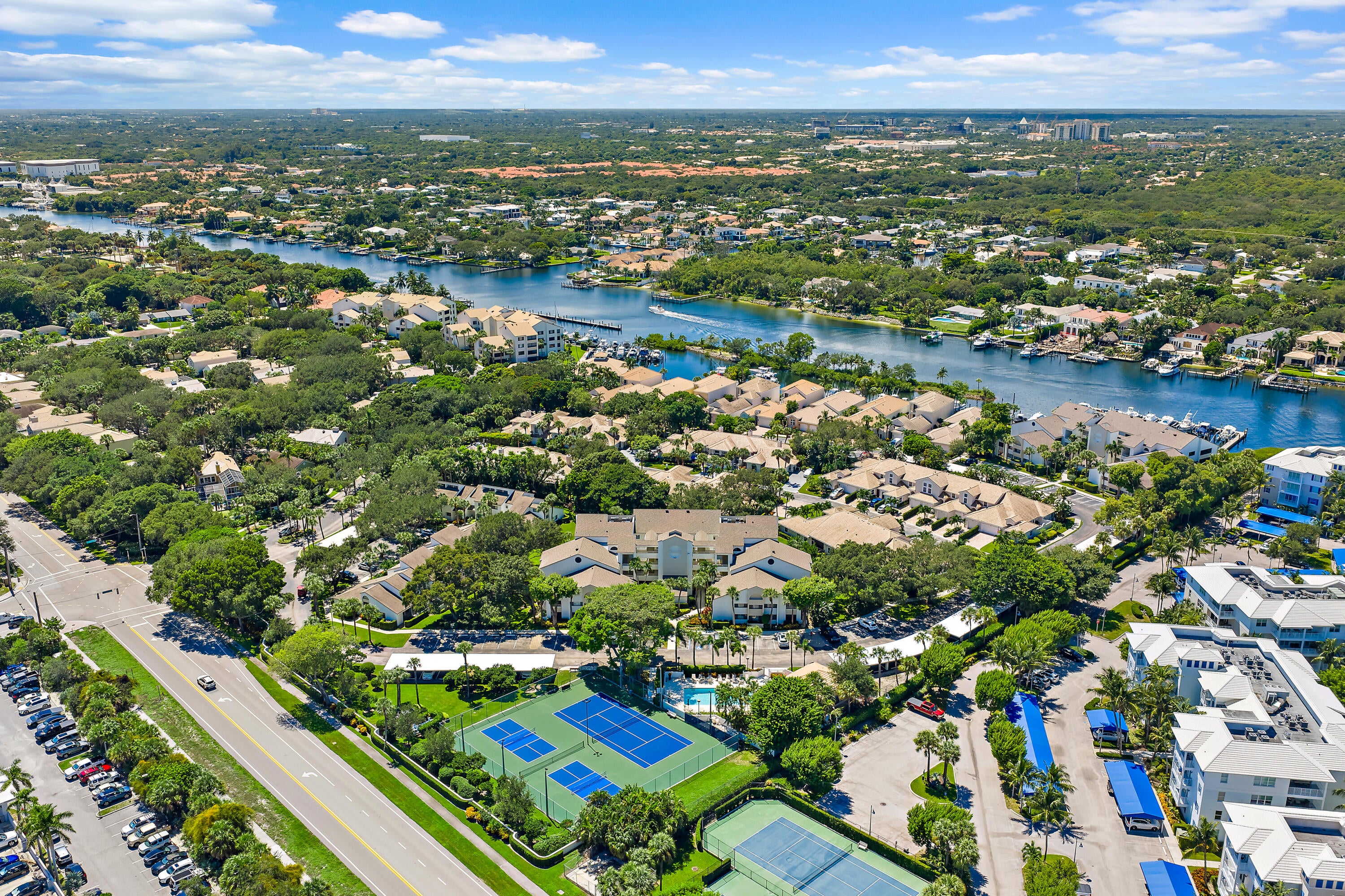326 OAK HARBOUR Drive 326
