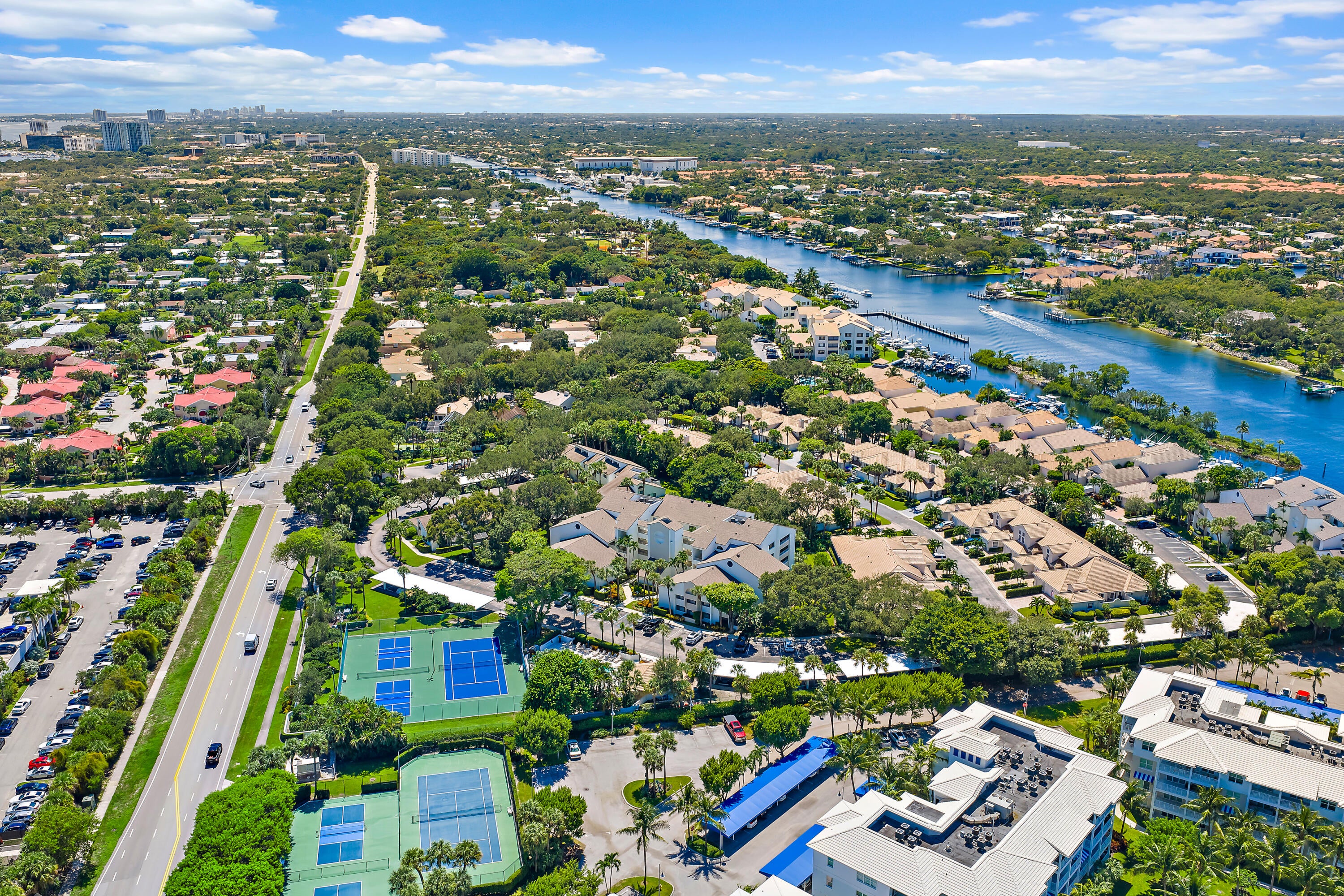 326 OAK HARBOUR Drive 326