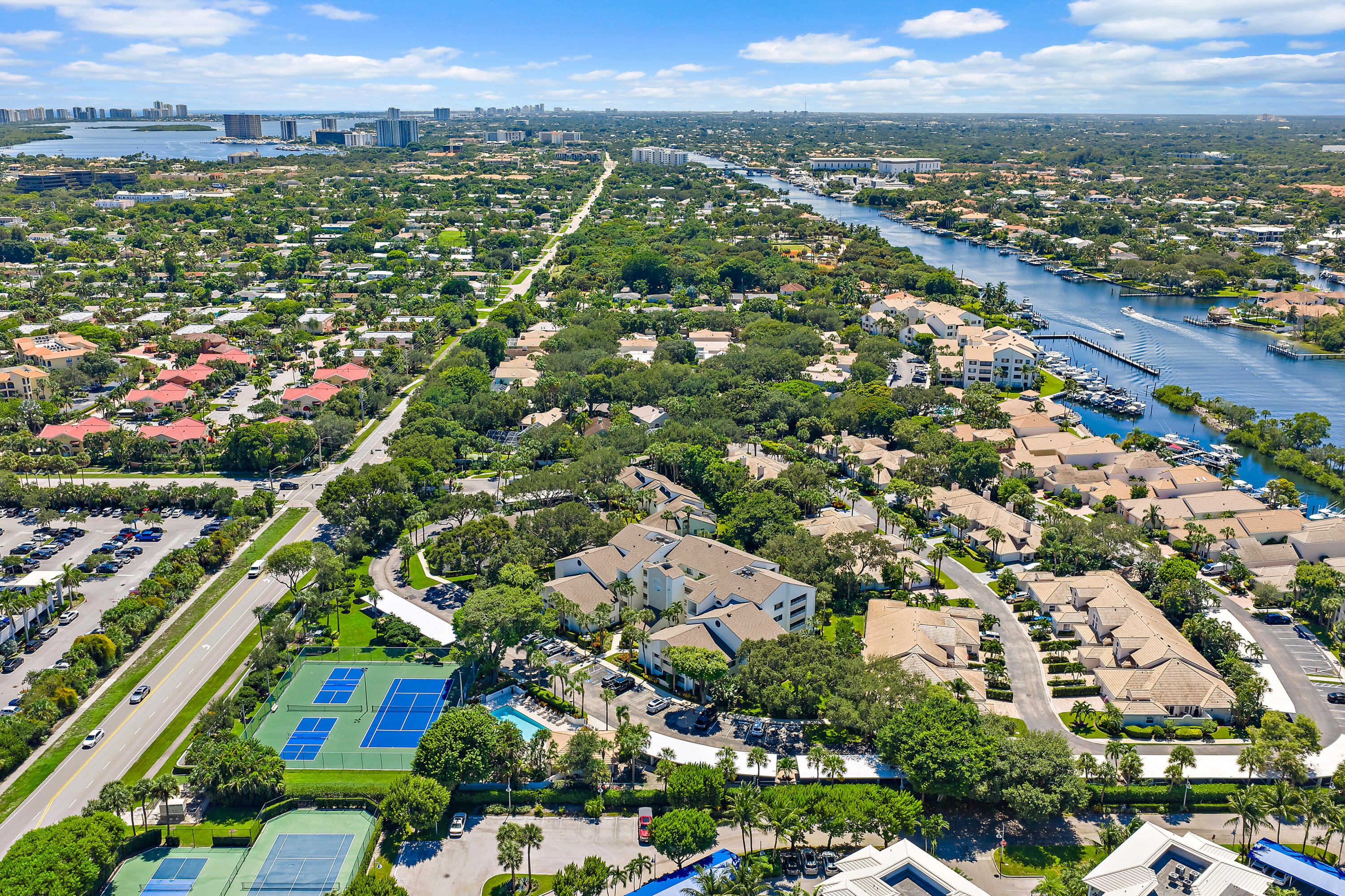 326 OAK HARBOUR Drive 326