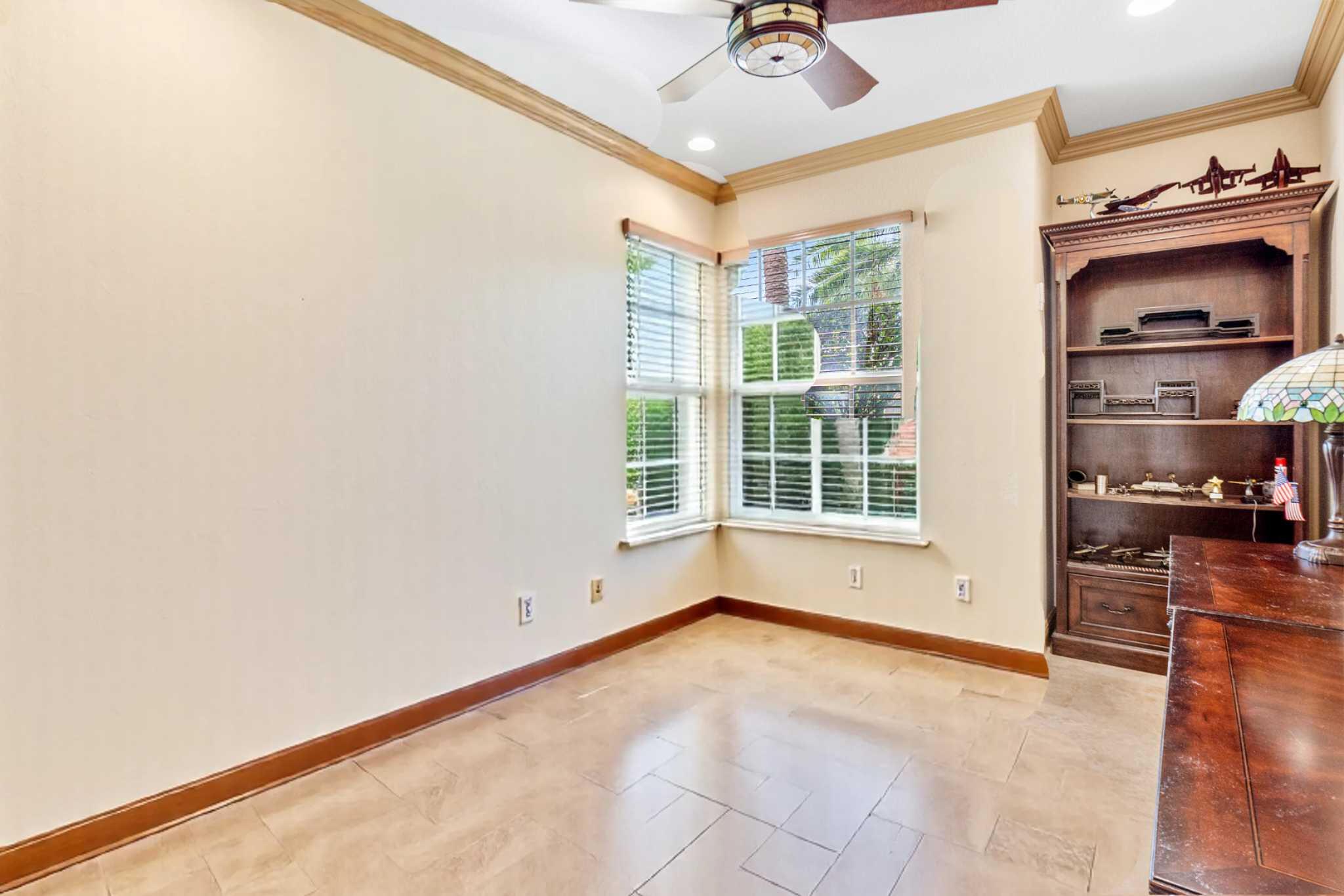 VALENCIA PALMS 3 - Residential