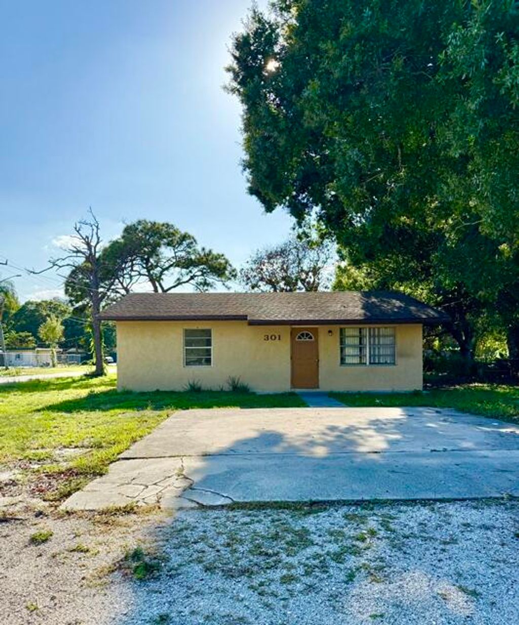 Photo of 301 N 20th Street, Fort Pierce, FL 34950 (MLS # B26029868)