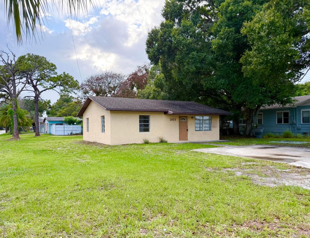Photo of 301 N 20th Street, Fort Pierce, FL 34950 (MLS # B26029868)
