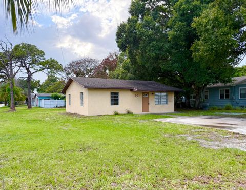 Photo of 301 N 20th Street, Fort Pierce, FL 34950 (MLS # B26029868)