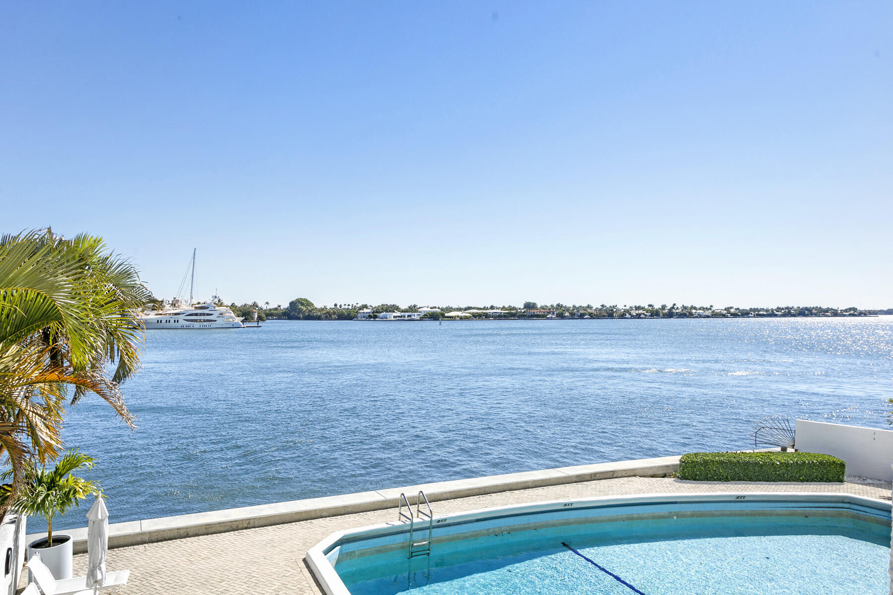 TRIANON CONDO - Residential