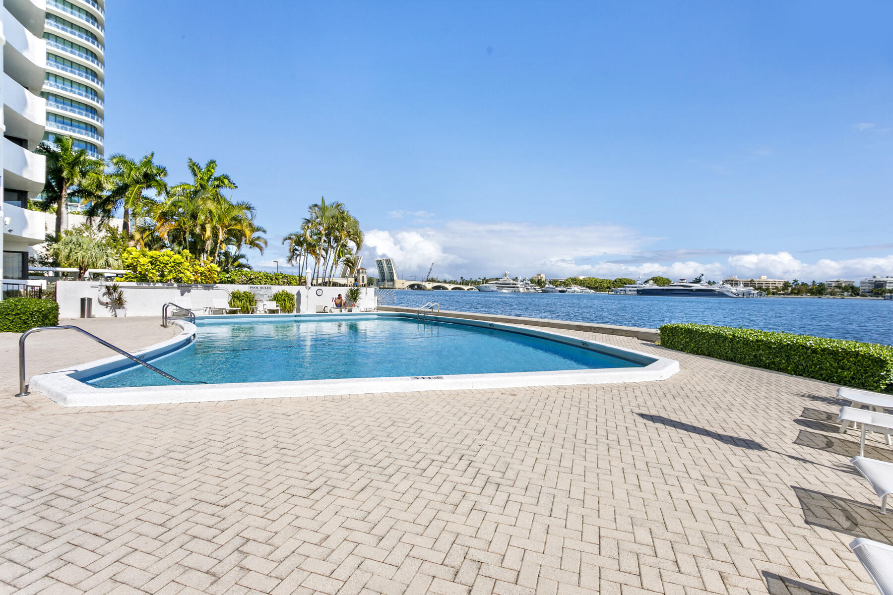 TRIANON CONDO - Residential