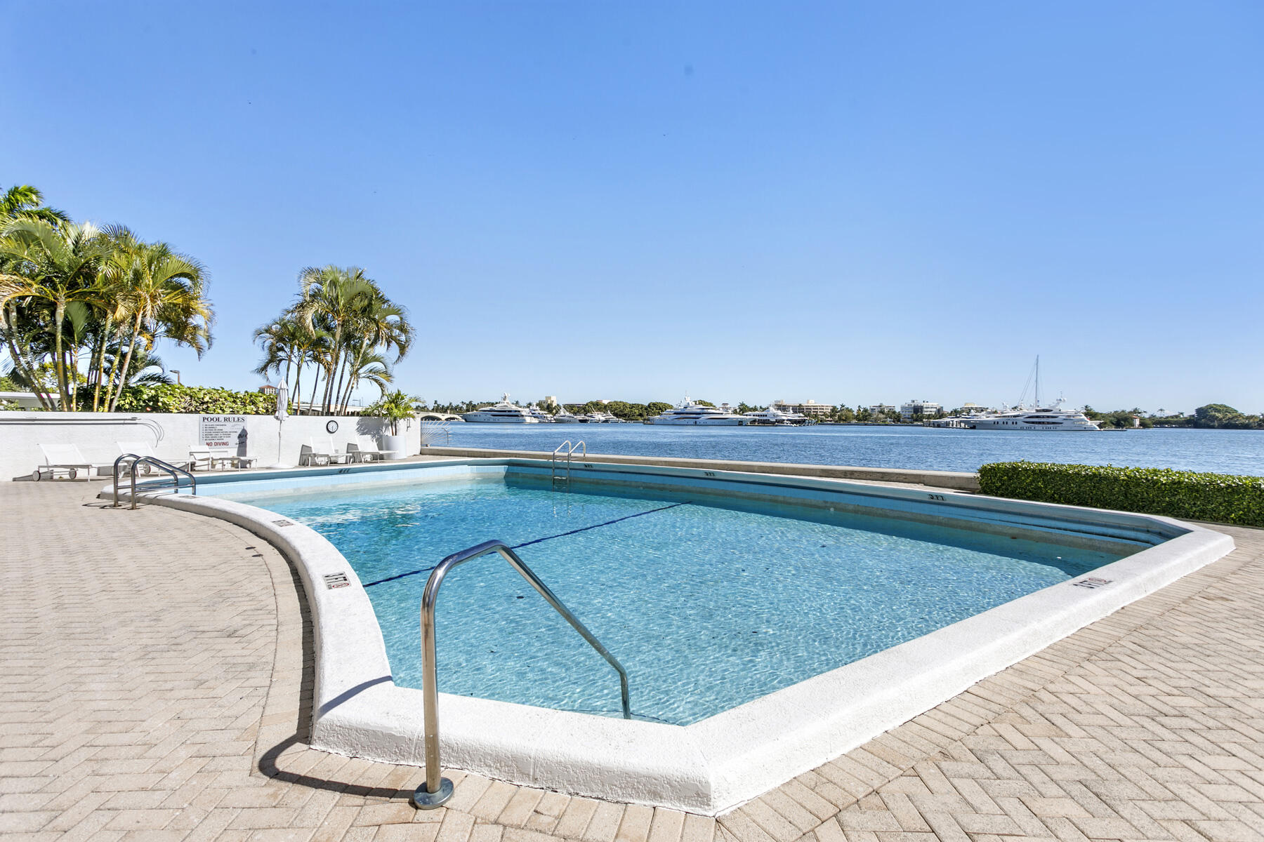 TRIANON CONDO - Residential