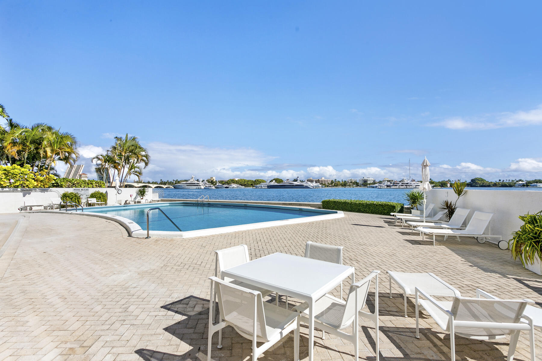 TRIANON CONDO - Residential