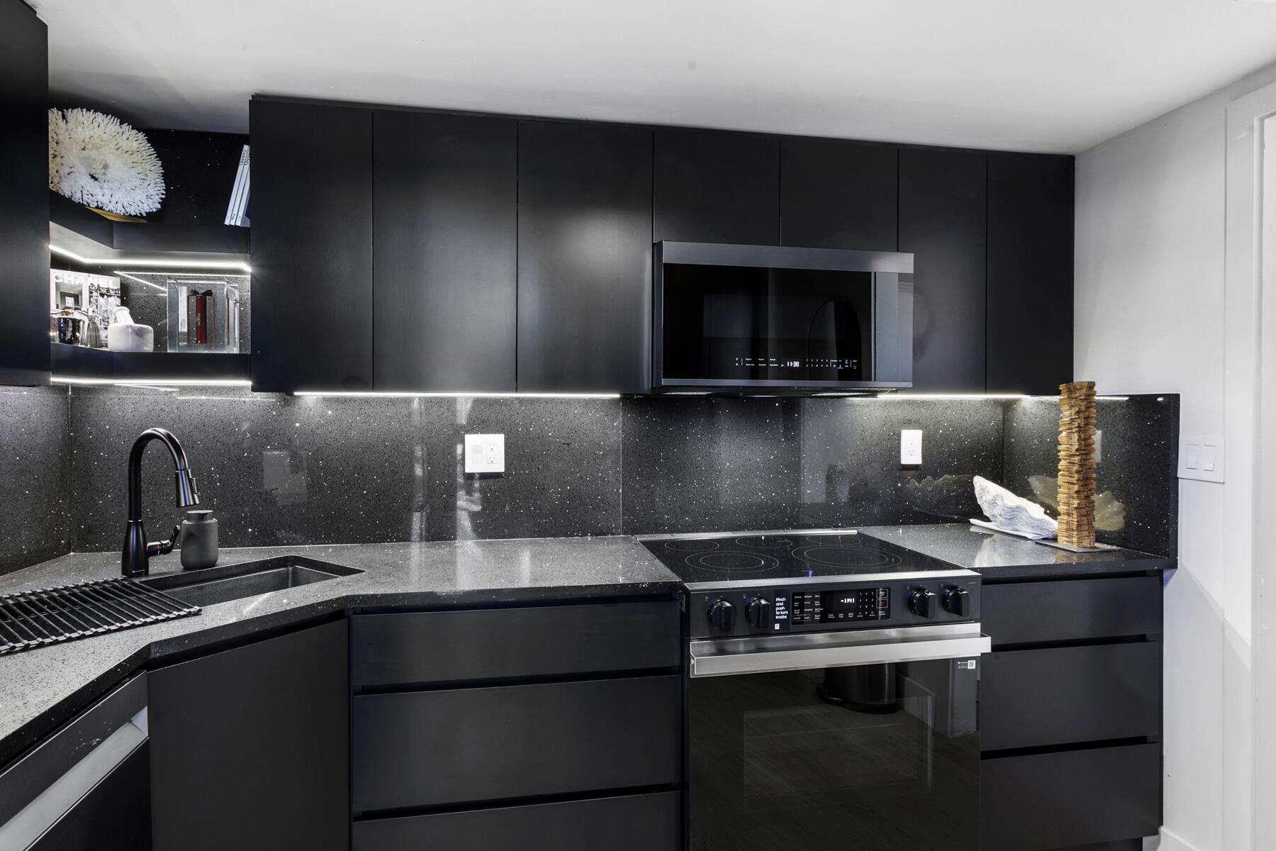 TRIANON CONDO - Residential