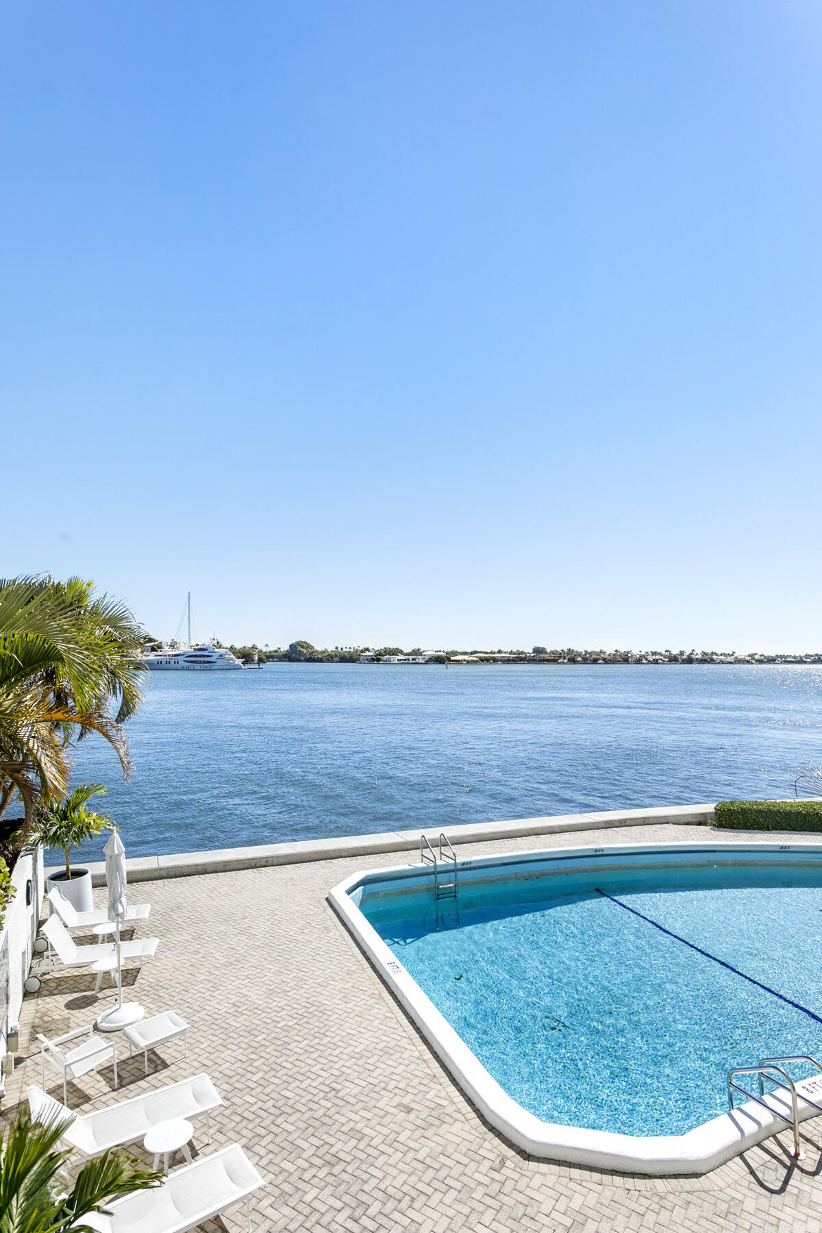 TRIANON CONDO - Residential