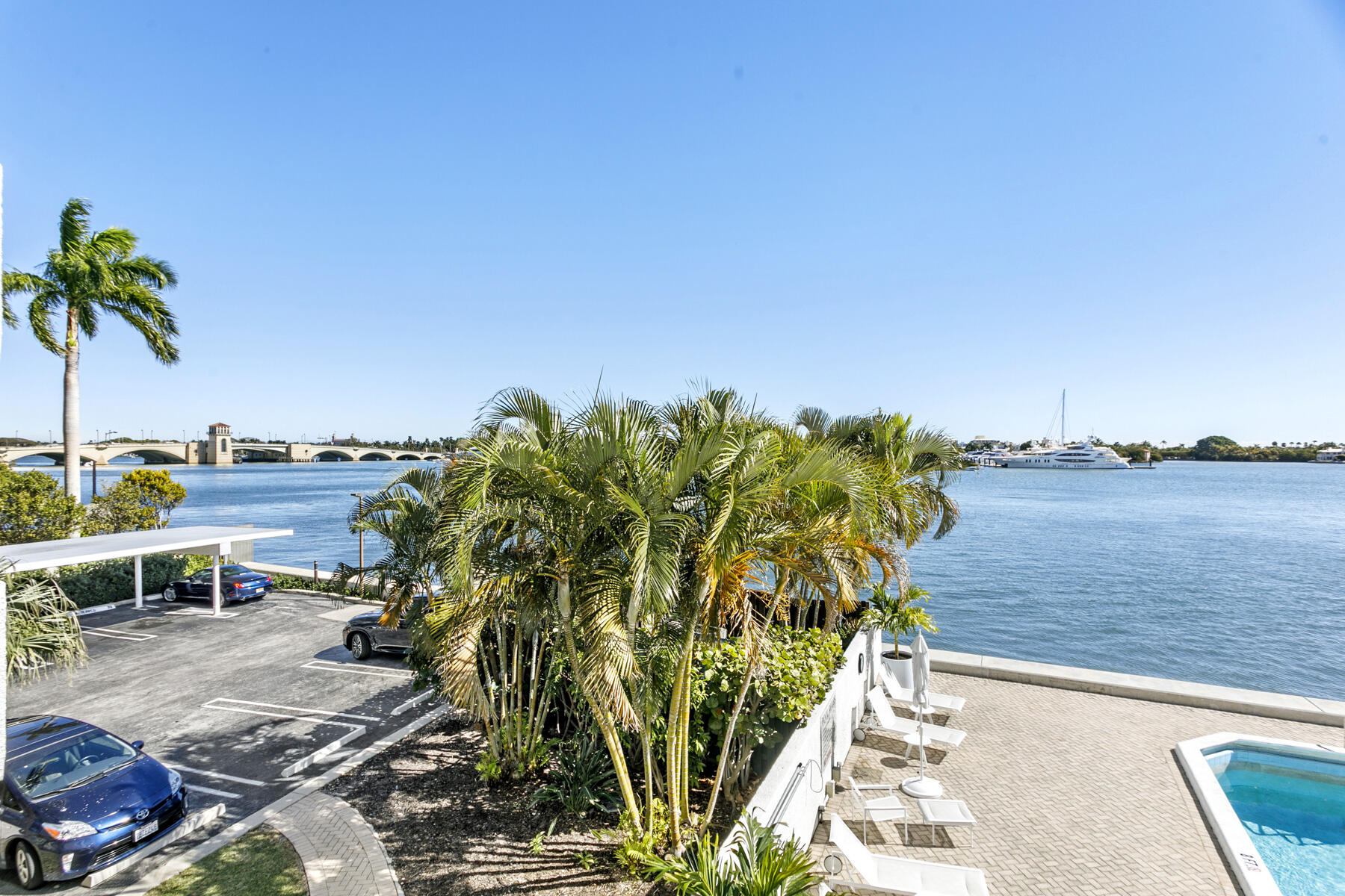 TRIANON CONDO - Residential