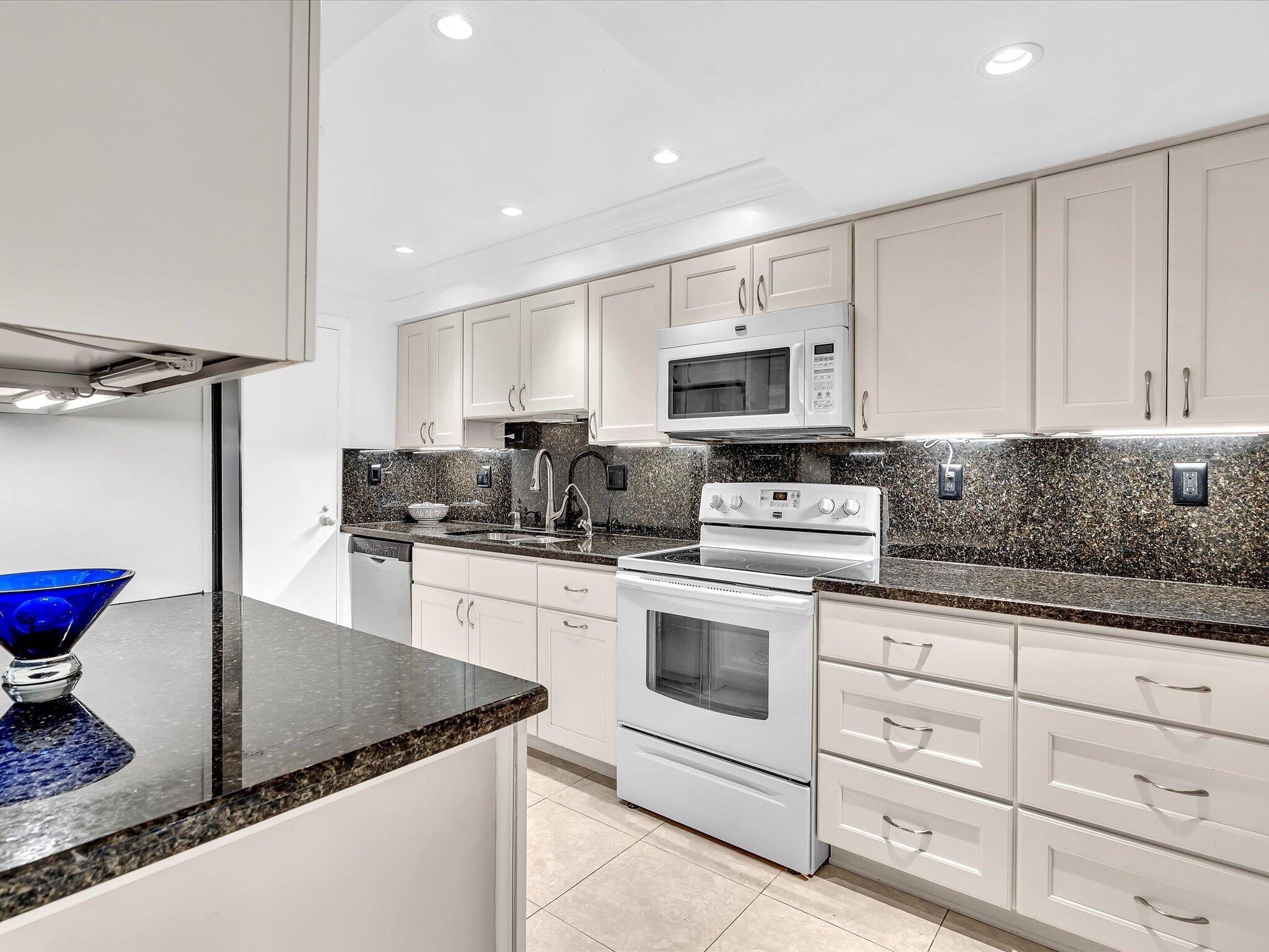 Coral Ridge Towers South - Residential