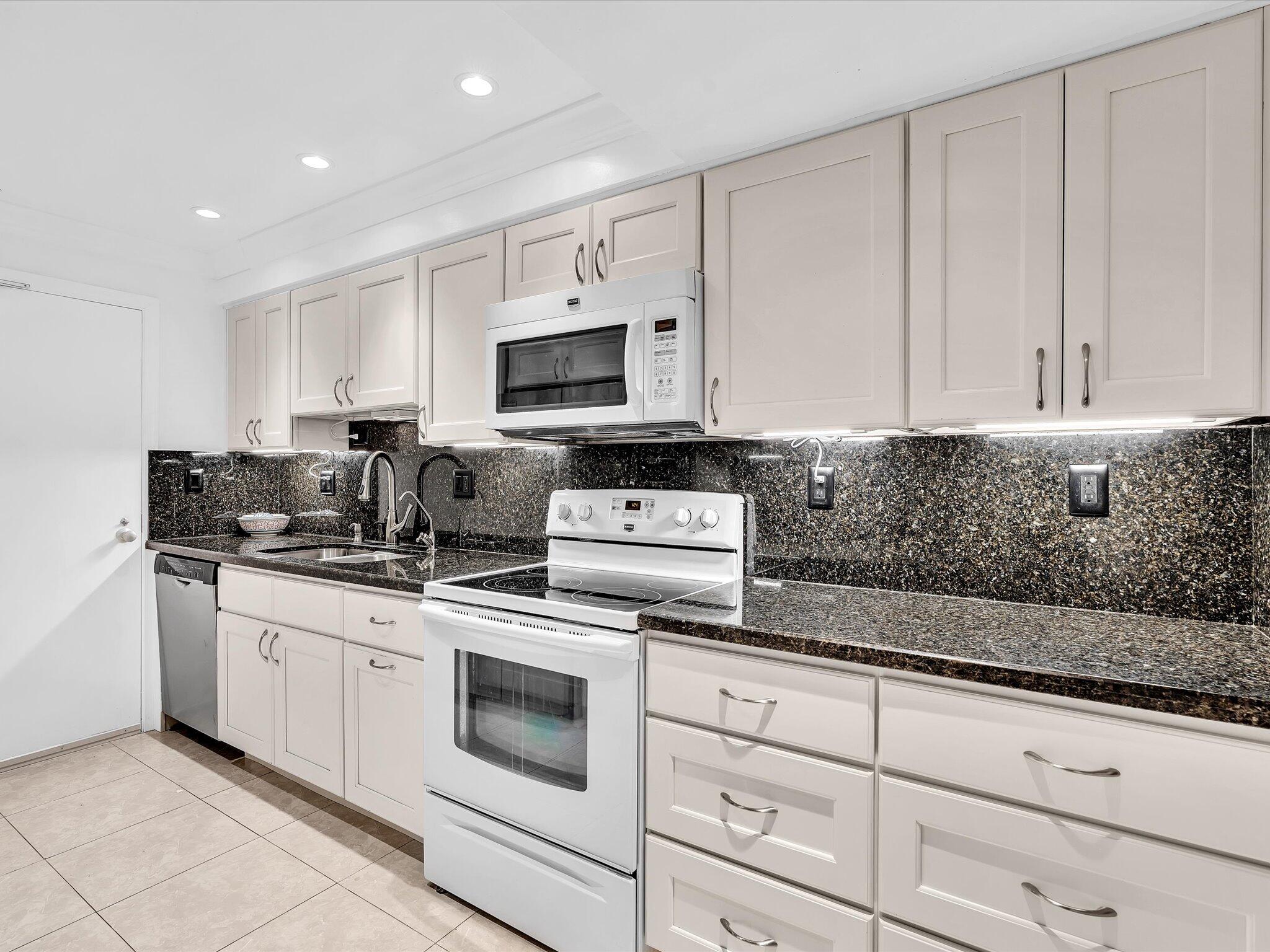 Coral Ridge Towers South - Residential