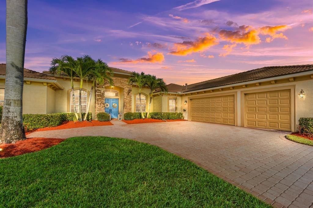 Photo of 747 SE Tres Belle Circle, Stuart, FL 34997 (MLS # R10736429)