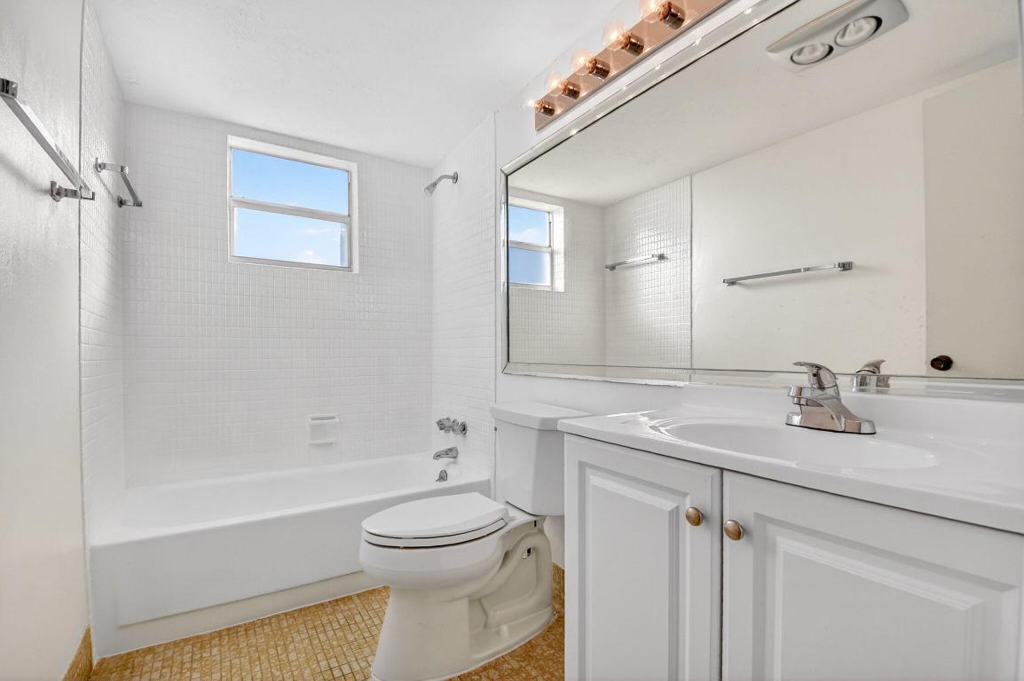 CENTURY ILLAGE -OXFORD CONDO - Residential