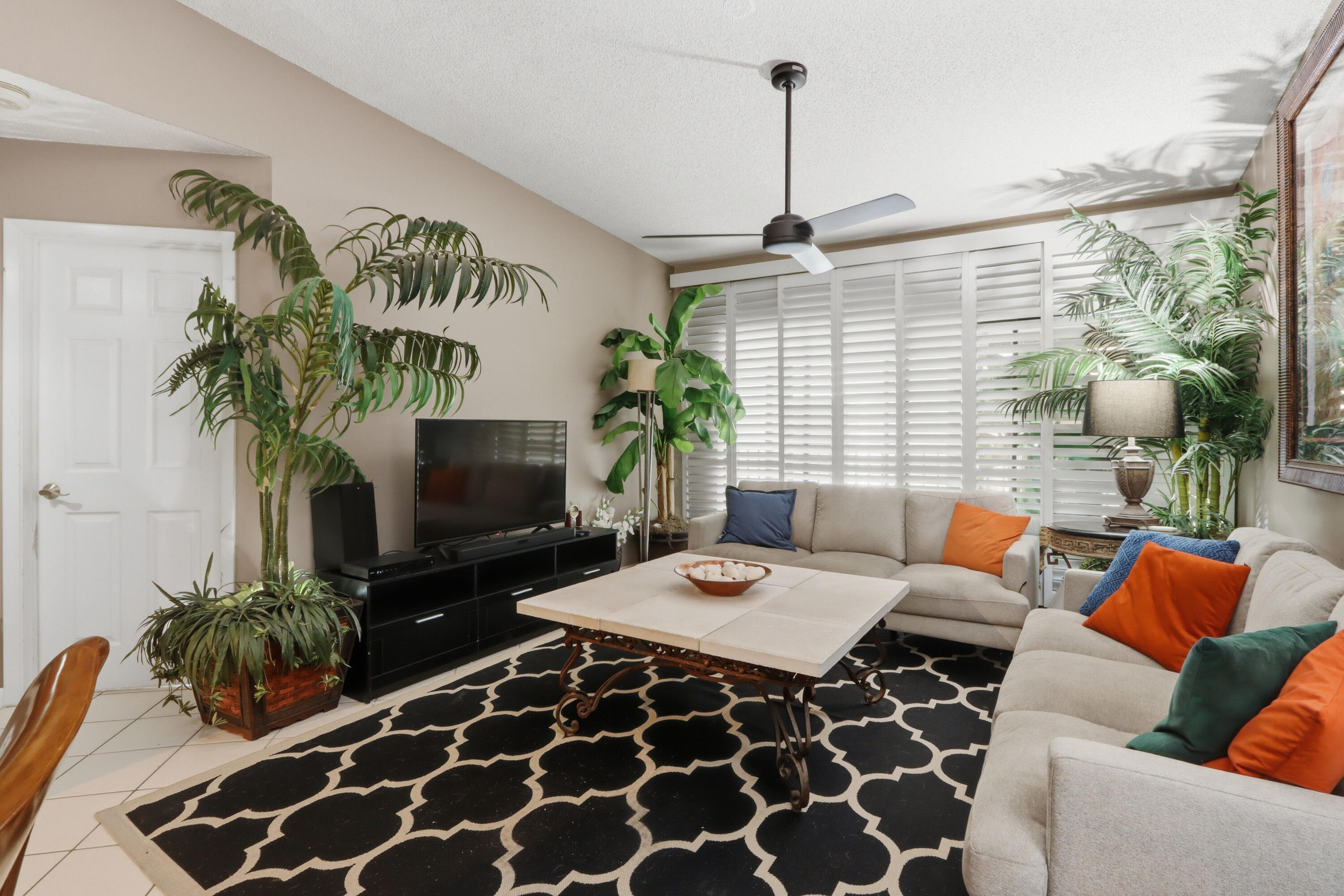 LUCERNE PARK CONDS 1,1A, 2 THRU 15 & 23 THRU 28 - Residential