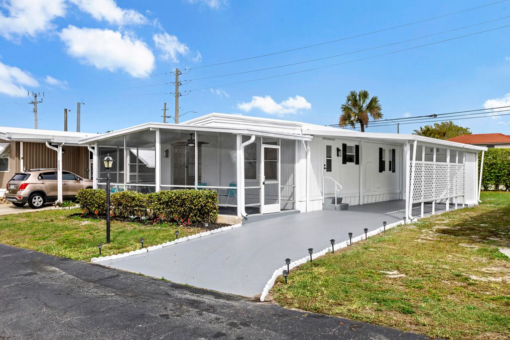 Photo of 57003 Antilles Bay, Boynton Beach, FL 33436 (MLS # R11168065)