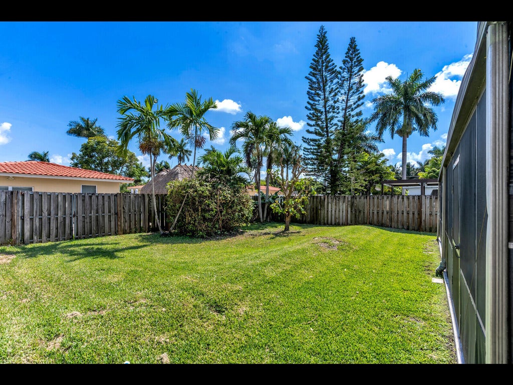 Photo of 1315 Buchanan Street, Hollywood, FL 33019 (MLS # B26081495)
