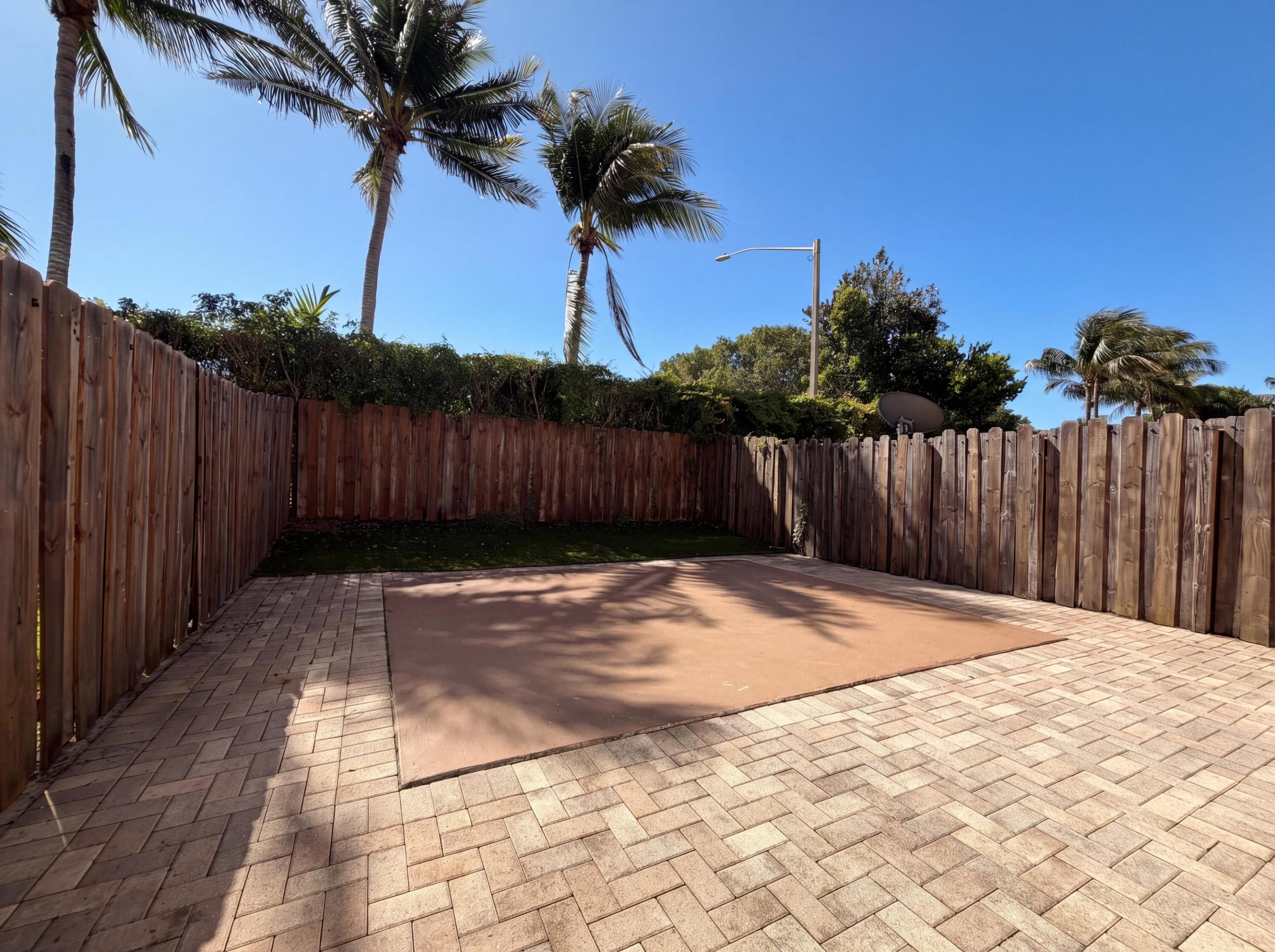 ESCADA 174-84 B - Residential