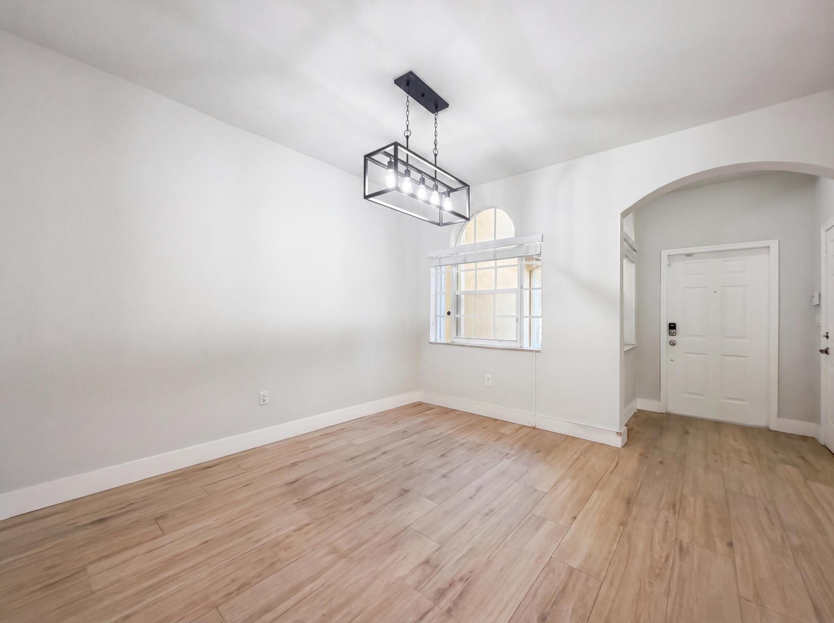 ESCADA 174-84 B - Residential