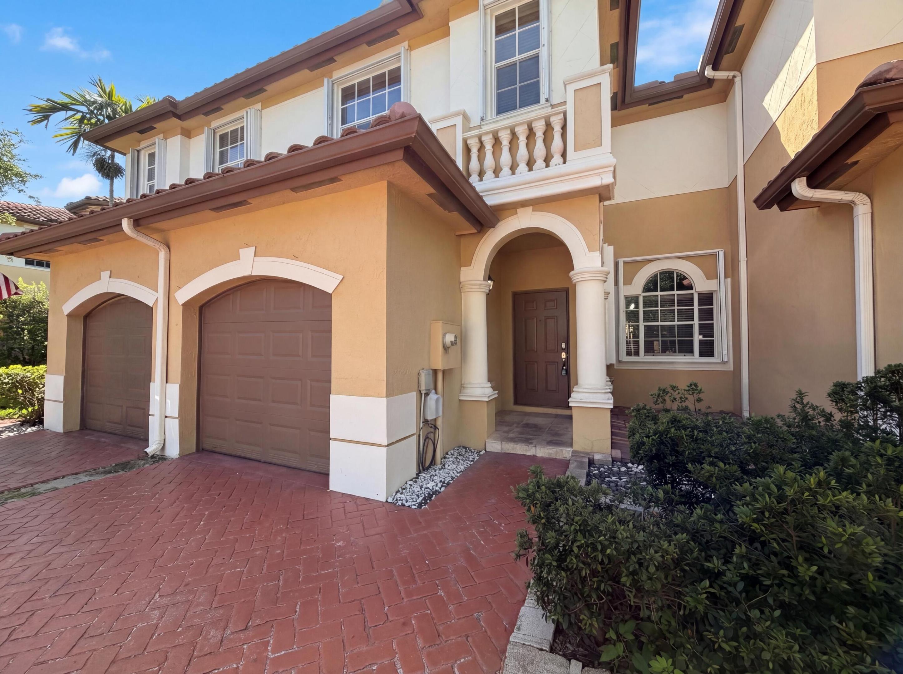 ESCADA 174-84 B - Residential