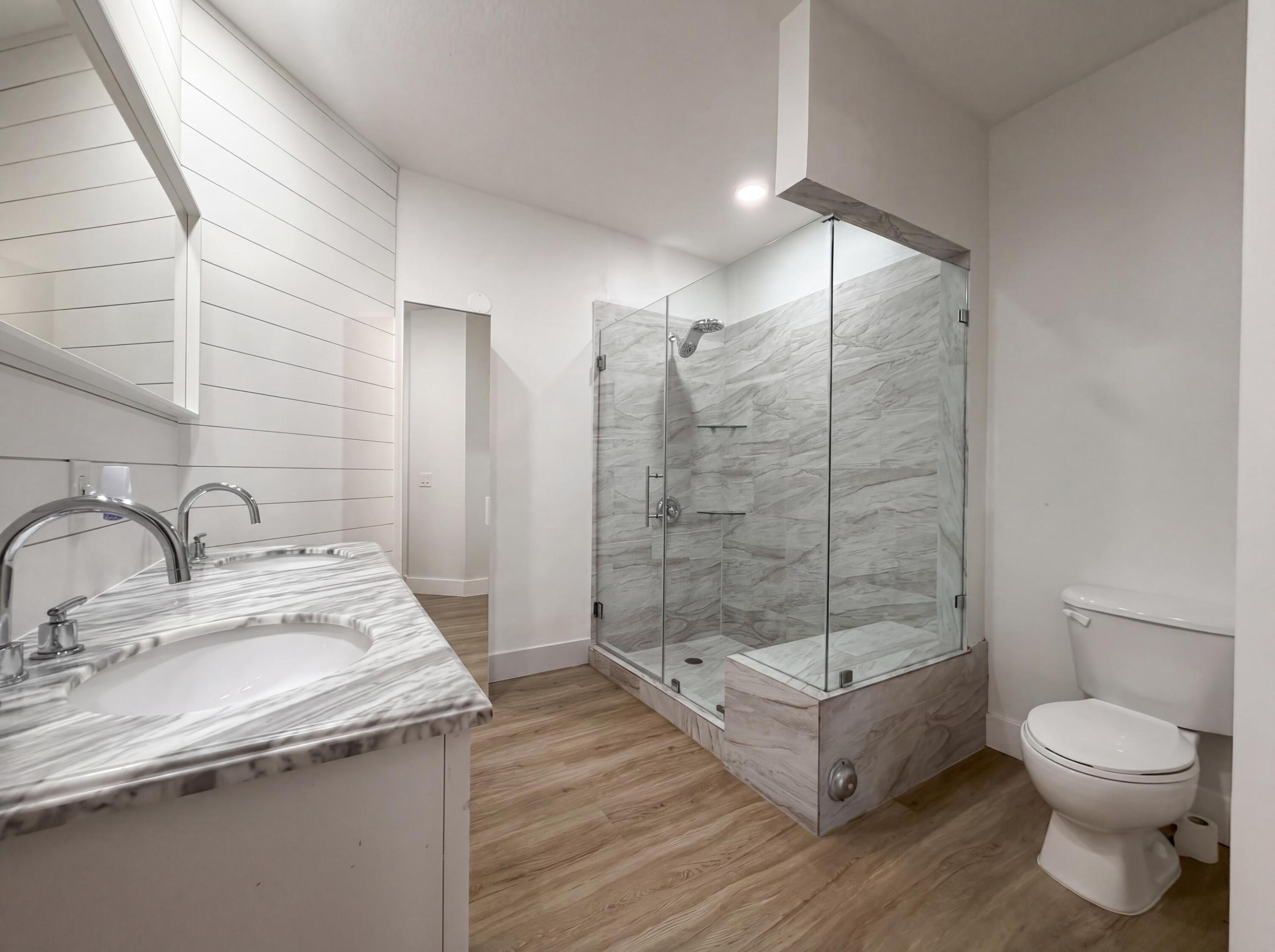 ESCADA 174-84 B - Residential