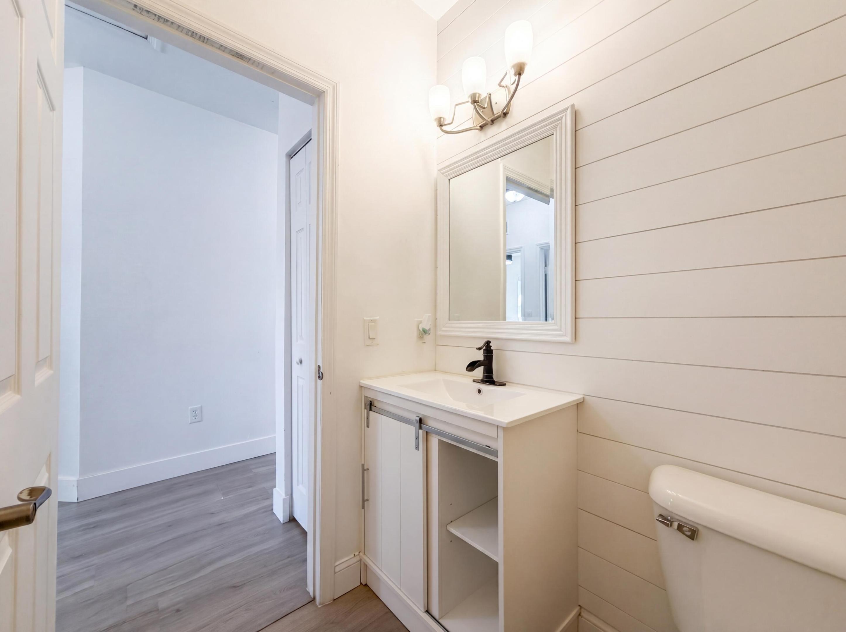 ESCADA 174-84 B - Residential