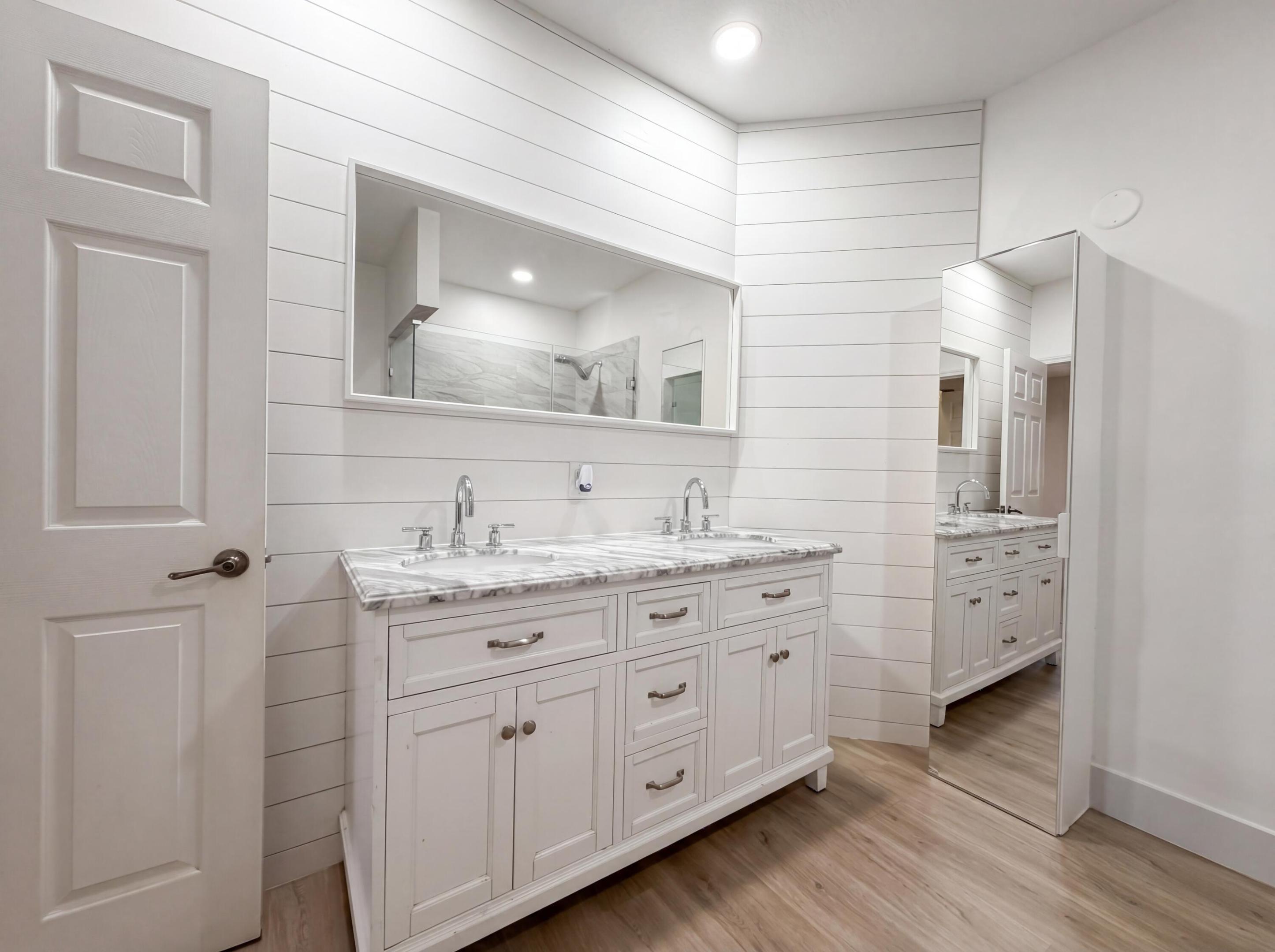 ESCADA 174-84 B - Residential