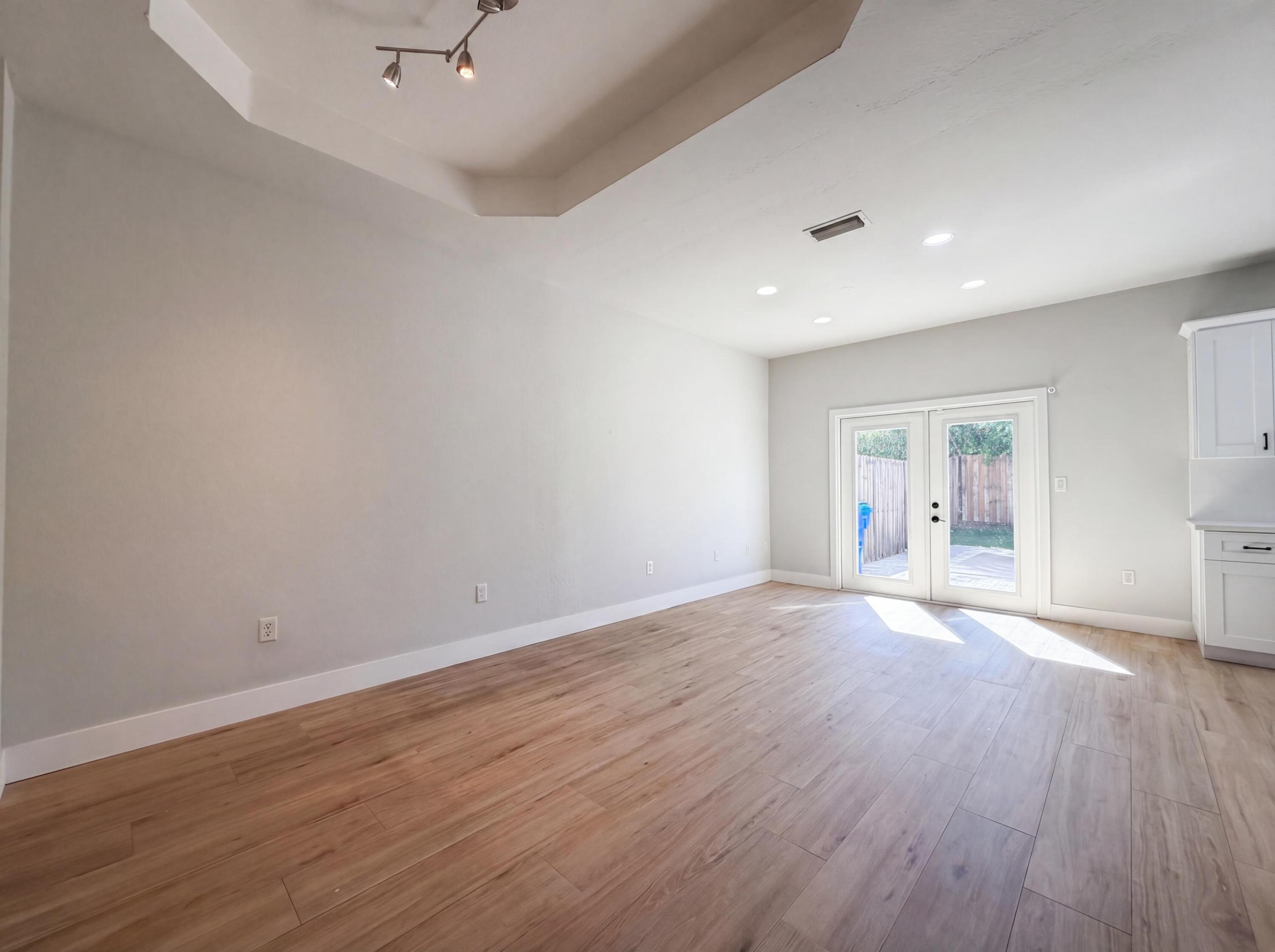 ESCADA 174-84 B - Residential