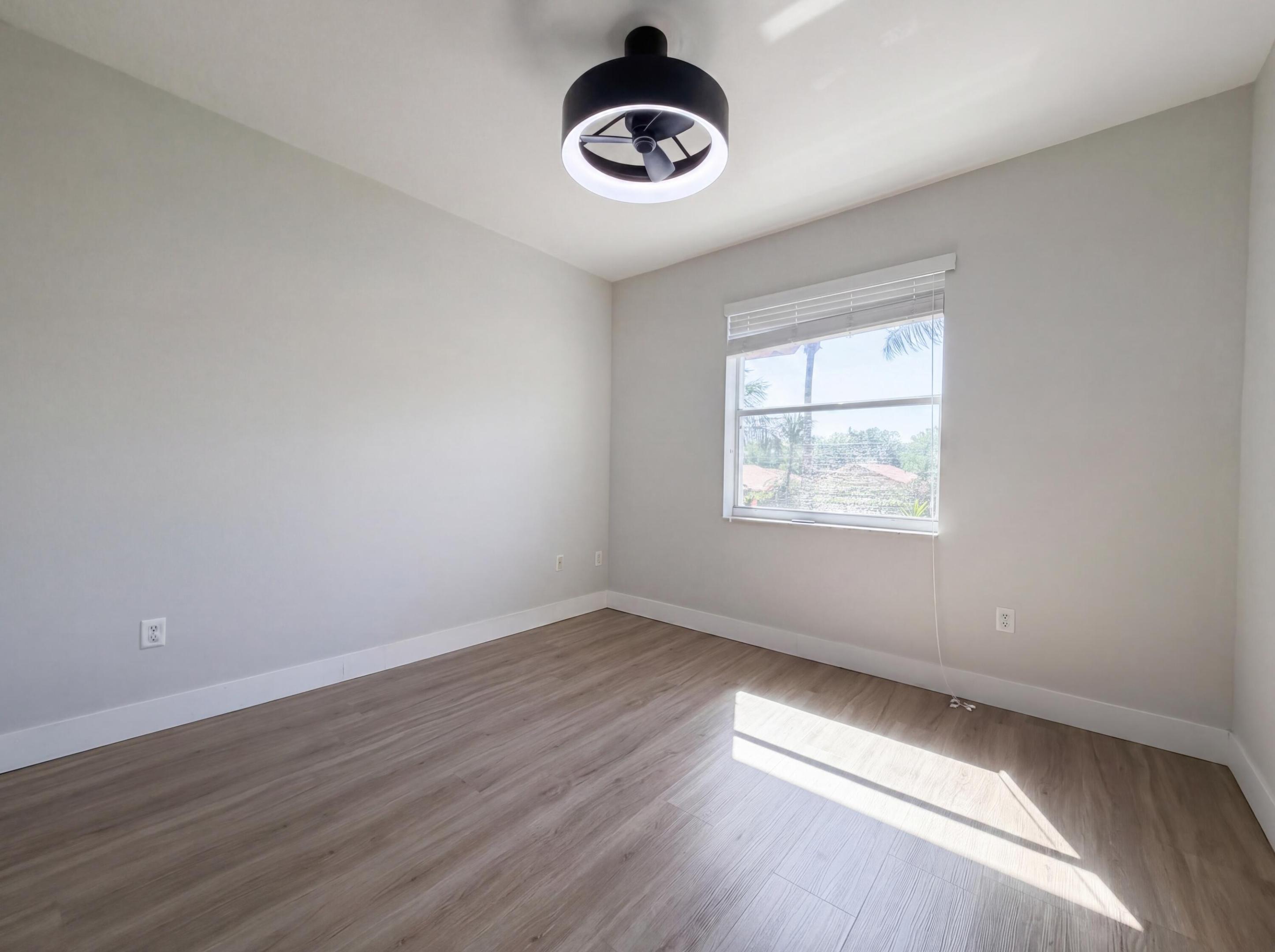 ESCADA 174-84 B - Residential